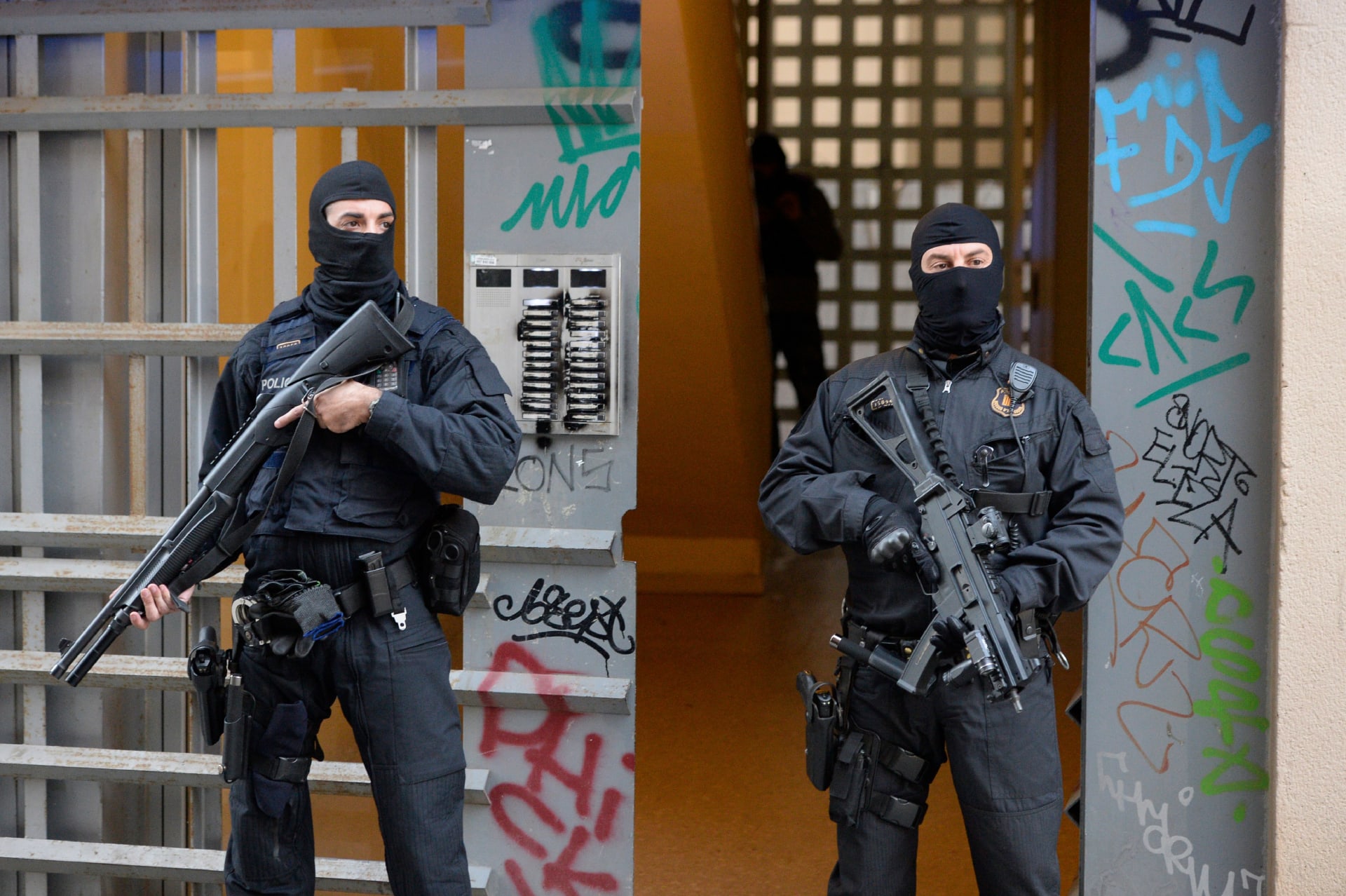 قوات الأمن الإسبانية تعتقل شخصين من أصول جزائرية في عملية لمكافحة الإرهاب
