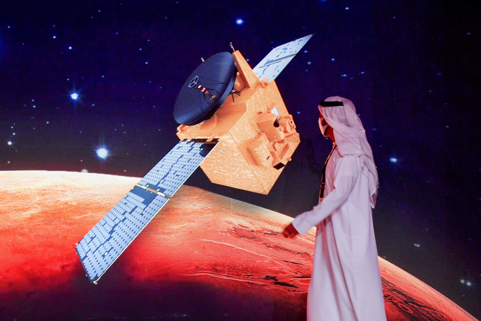 مسبار الأمل إلى المريخ كيف تشاهد لحظة إطلاق أول مهمة عربية إلى الفضاء Cnn Arabic