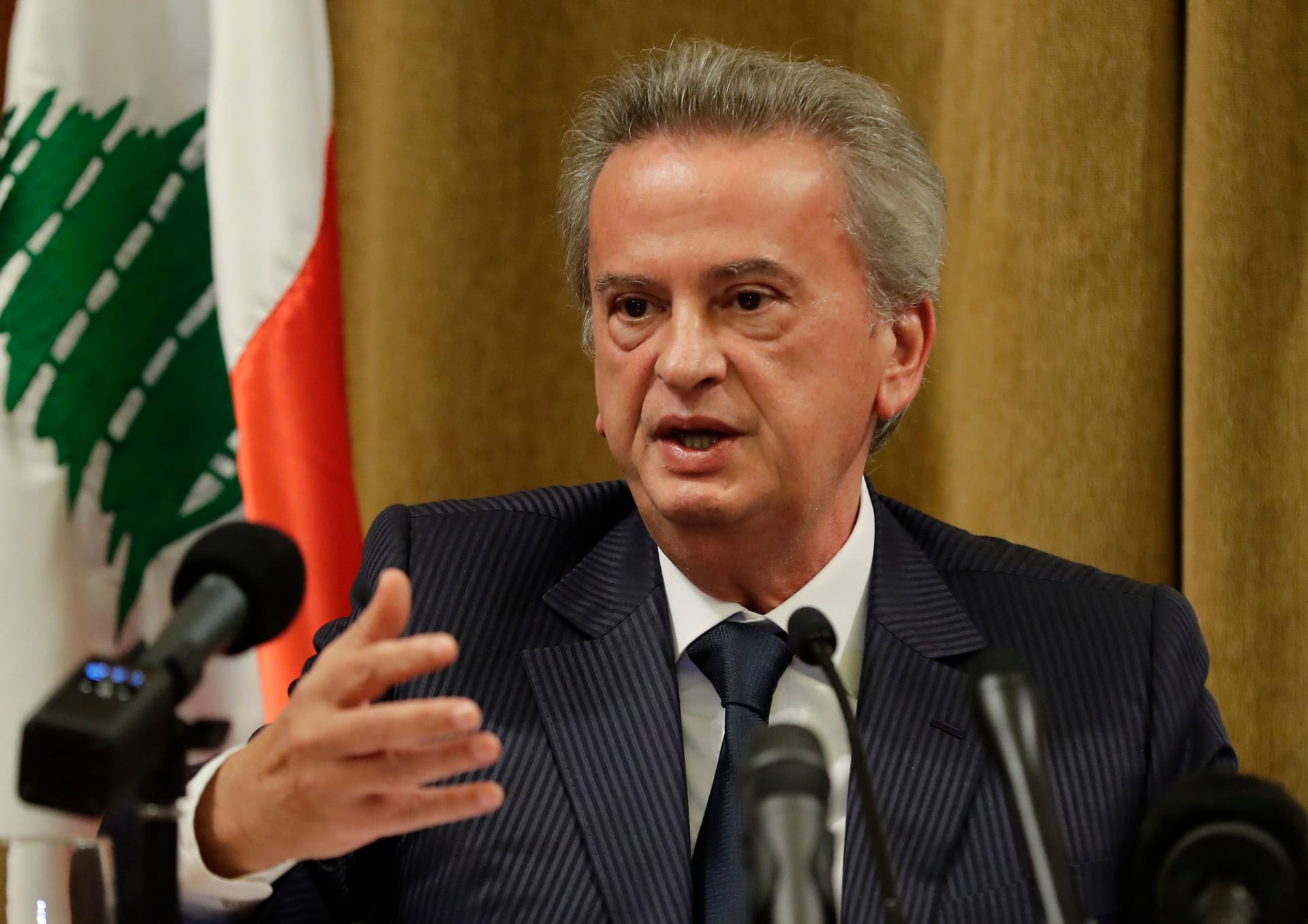 القضاء اللبناني يلقي الحجز الاحتياطي على ممتلكات حاكم مصرف لبنان رياض سلامة