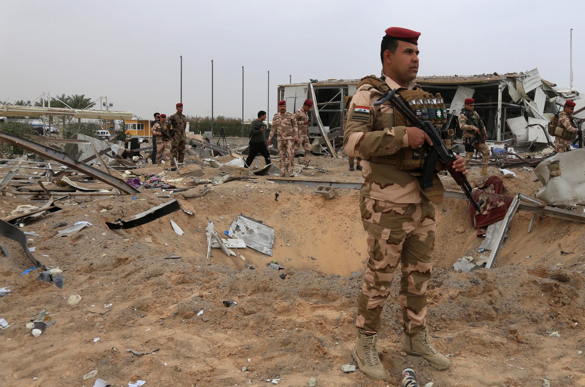الجيش العراقي: سقوط 4 صواريخ على معسكر يضم قوات للتحالف الدولي بالعراق