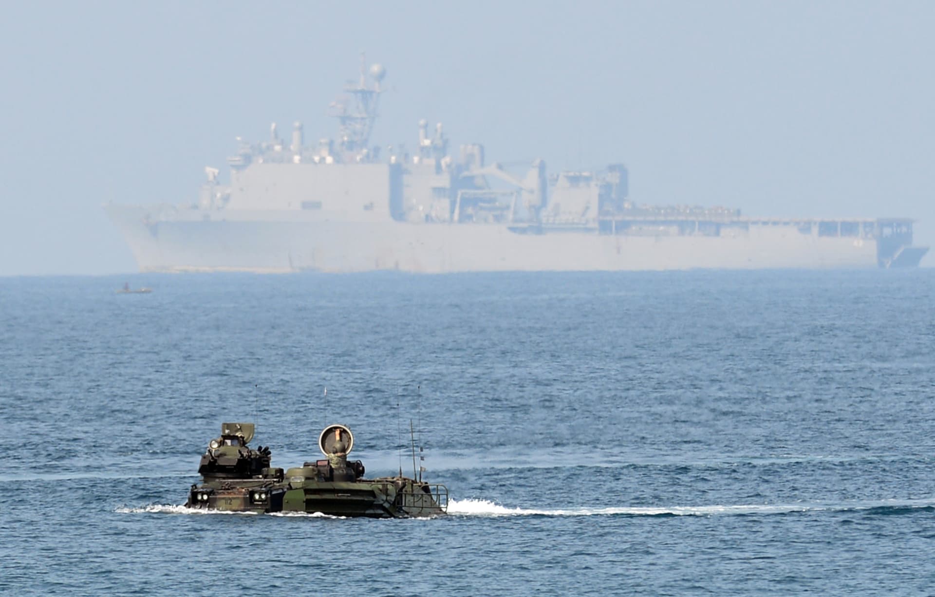 تواصل عمليات البحث عن 8 مفقودي البحرية الأمريكية خلال تدريب في كاليفورنيا