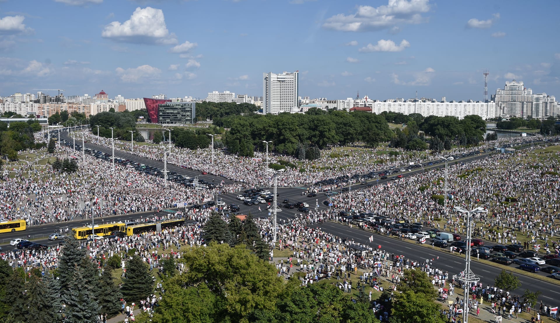 احتجاجات حاشدة في بيلاروسيا.. والرئيس: جرذان.. إذا دمرتم لوكاشينكو ستتسولون الخبز