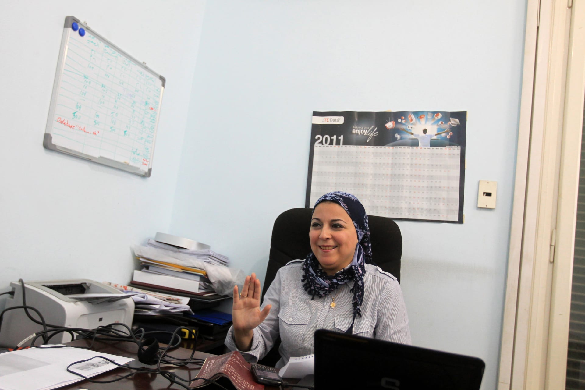 صورة أرشيفية للناشطة إسراء عبدالفتاح في مكتبها العام 2011
