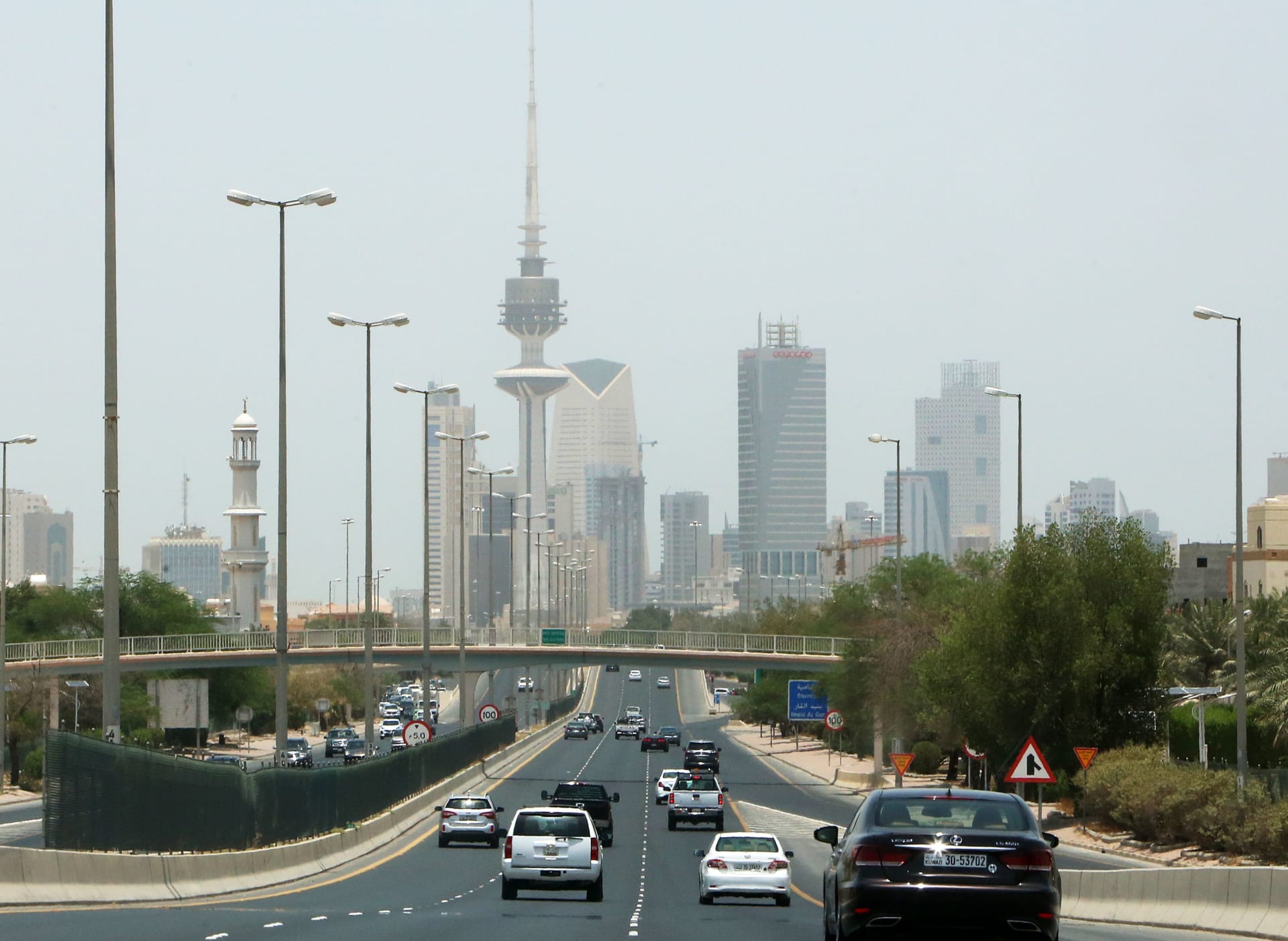 نائب كويتية تطالب بدفع الوافدين رسوم على استخدام الطرق: "في ديارهم يدفعون"
