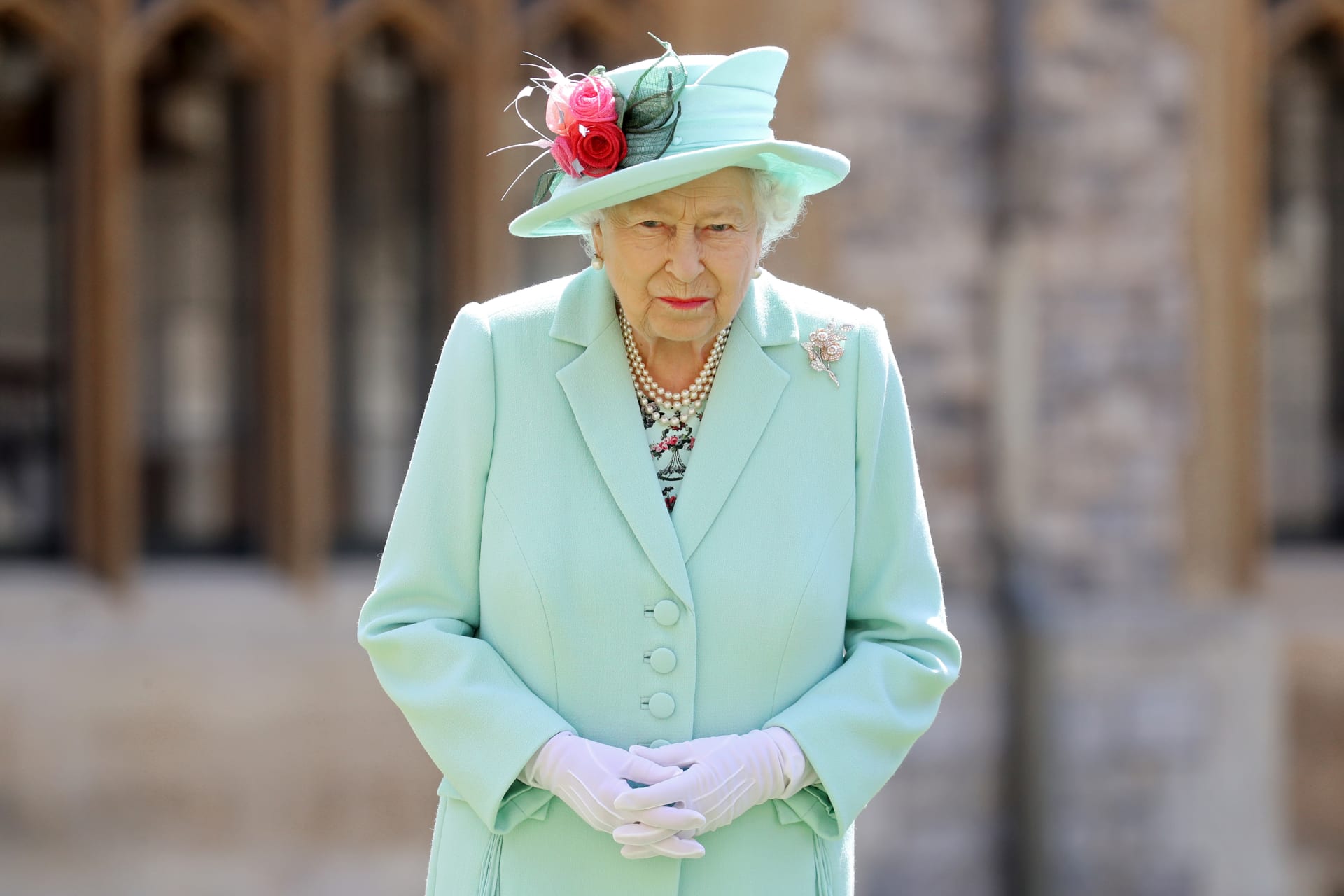 ملكة بريطانيا تتعرض لضربة مالية كبيرة بسبب تداعيات فيروس كورونا