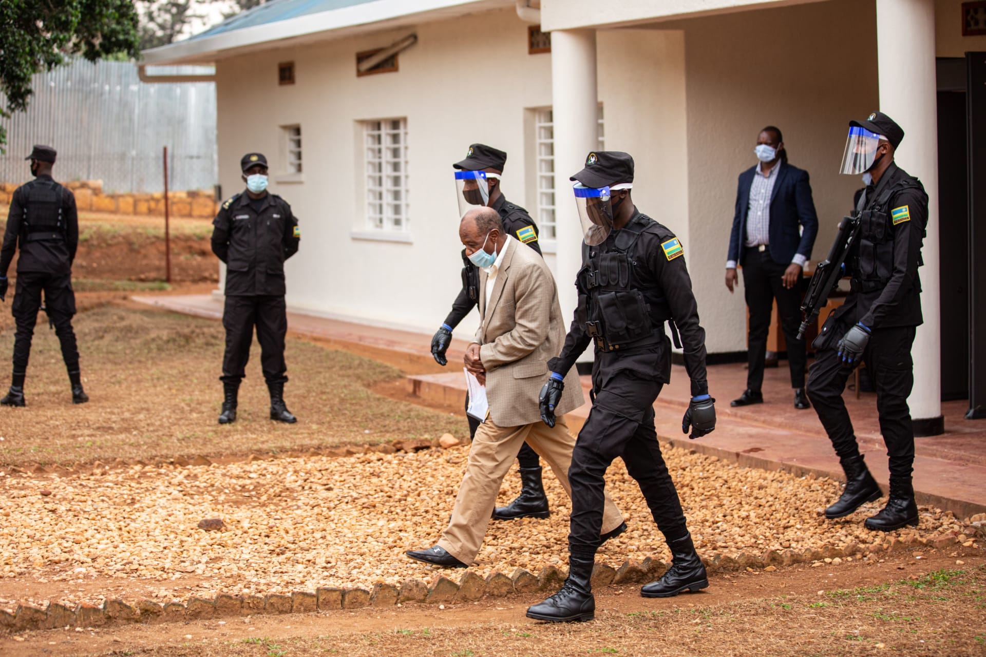 بطل فيلم "فندق رواندا" يمثل أمام المحكمة للمرة الثانية في اتهامه بالإرهاب