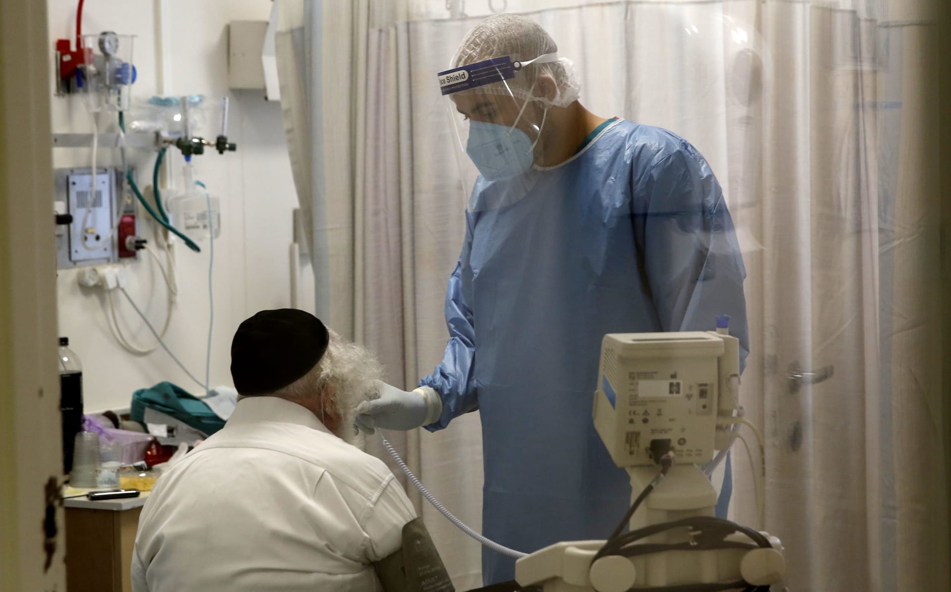 إسرائيل تسجل رقماً قياسياً جديداً بإصابات فيروس كورونا خلال 24 ساعة