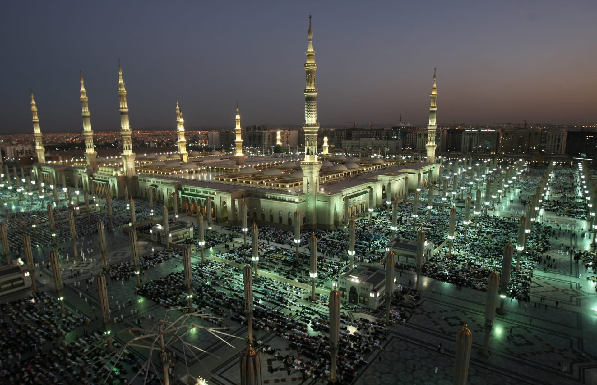 رئاسة المسجد النبوي تعلن موعد إعادة فتح الروضة الشريفة للصلاة