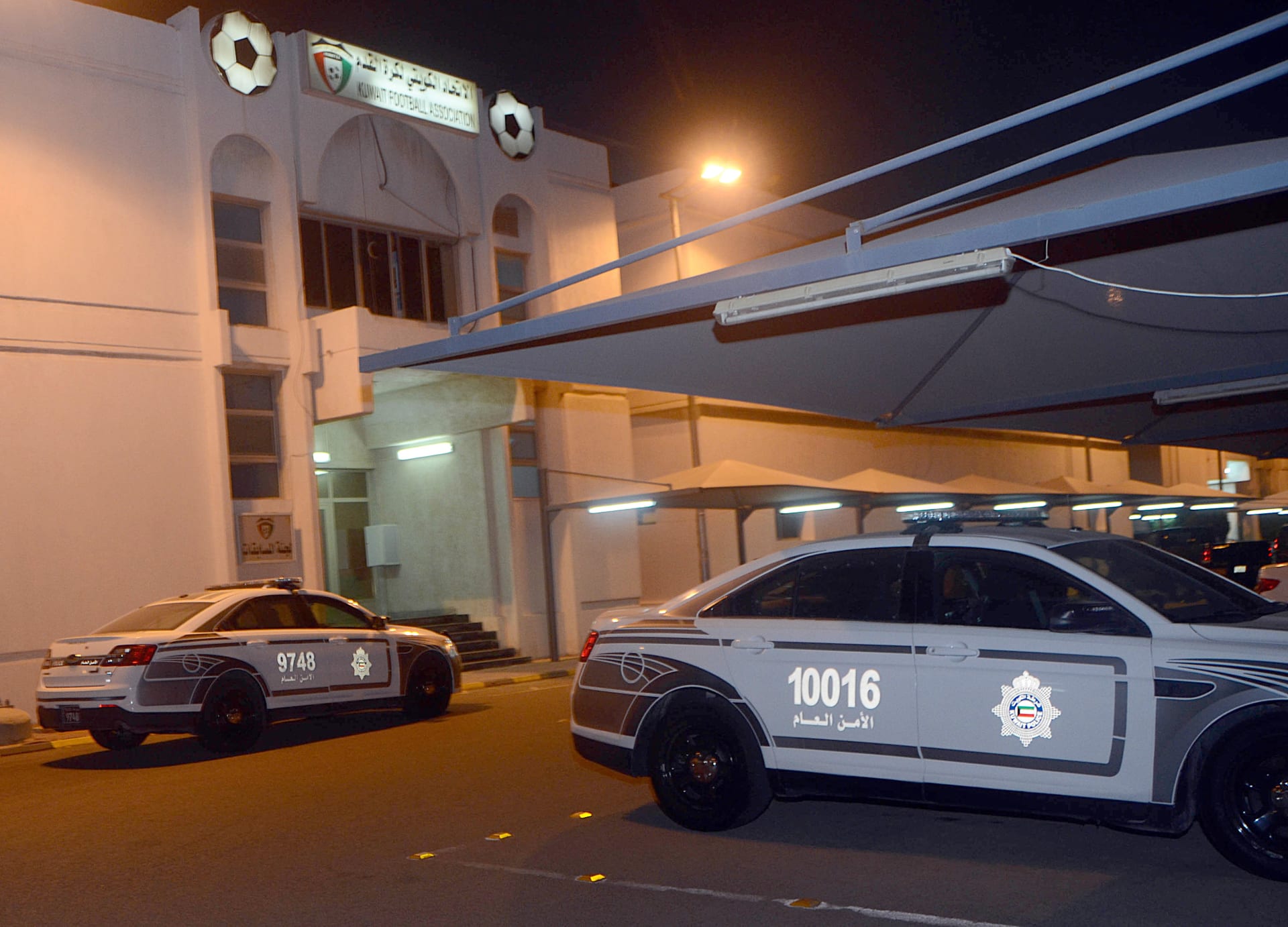 صورة ارشيفية لسيارتي شرطة في الكويت 