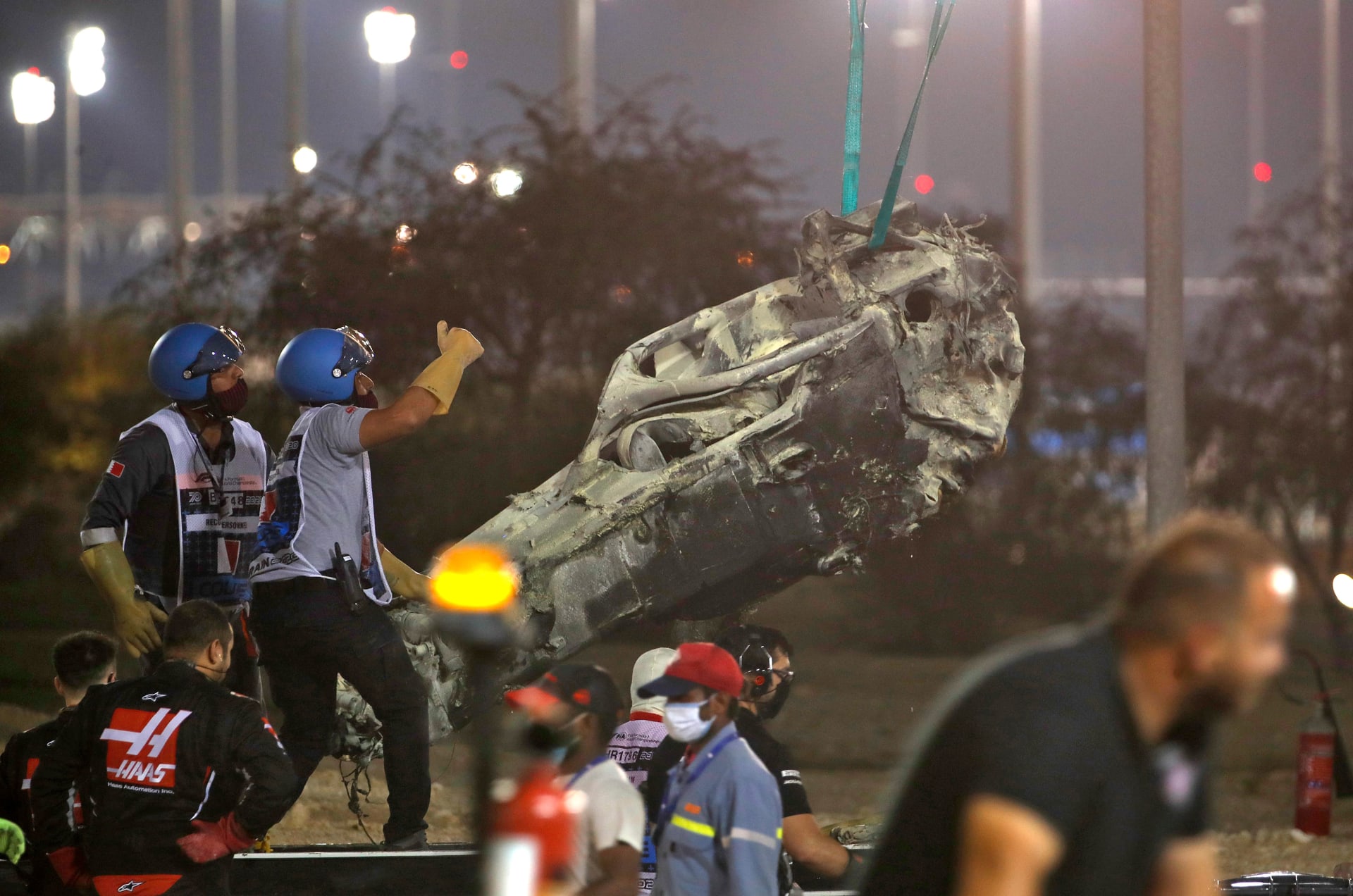 سائق الفورمولا 1 رومان جروجان في حادث مرعب خلال سباق جائزة البحرين الكبرى
