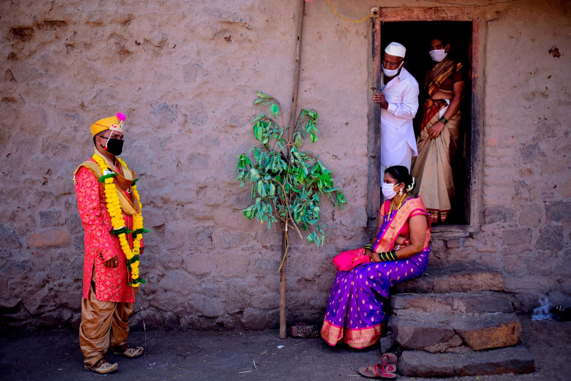 حفلات الزفاف الهندية في زمن الكورونا.. كيف تغيرت؟