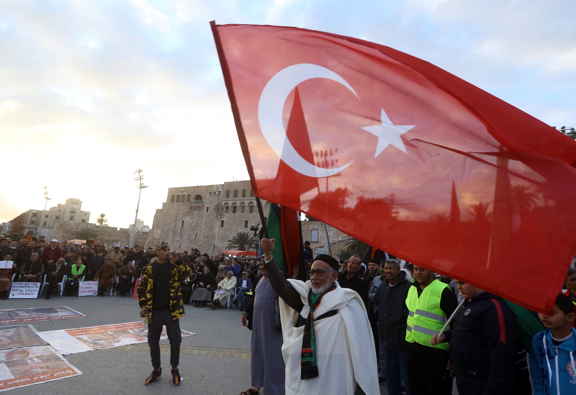 تركيا ترد على احتجاز قوات حفتر لسفينة تابعة لها وتُحذر من "عواقب وخيمة"
