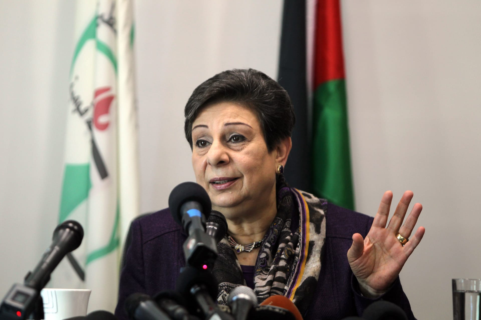 عباس يقبل استقالة حنان عشراوي من عضوية اللجنة التنفيذية لمنظمة التحرير
