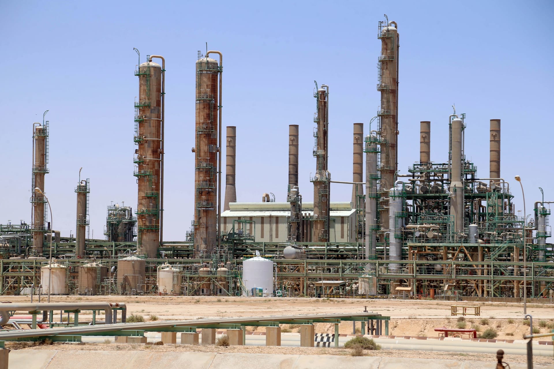 مؤسسة النفط في ليبيا: تلقينا معلومات باستهداف مقرات إحدى شركاتنا بـ"سيارات مفخخة"