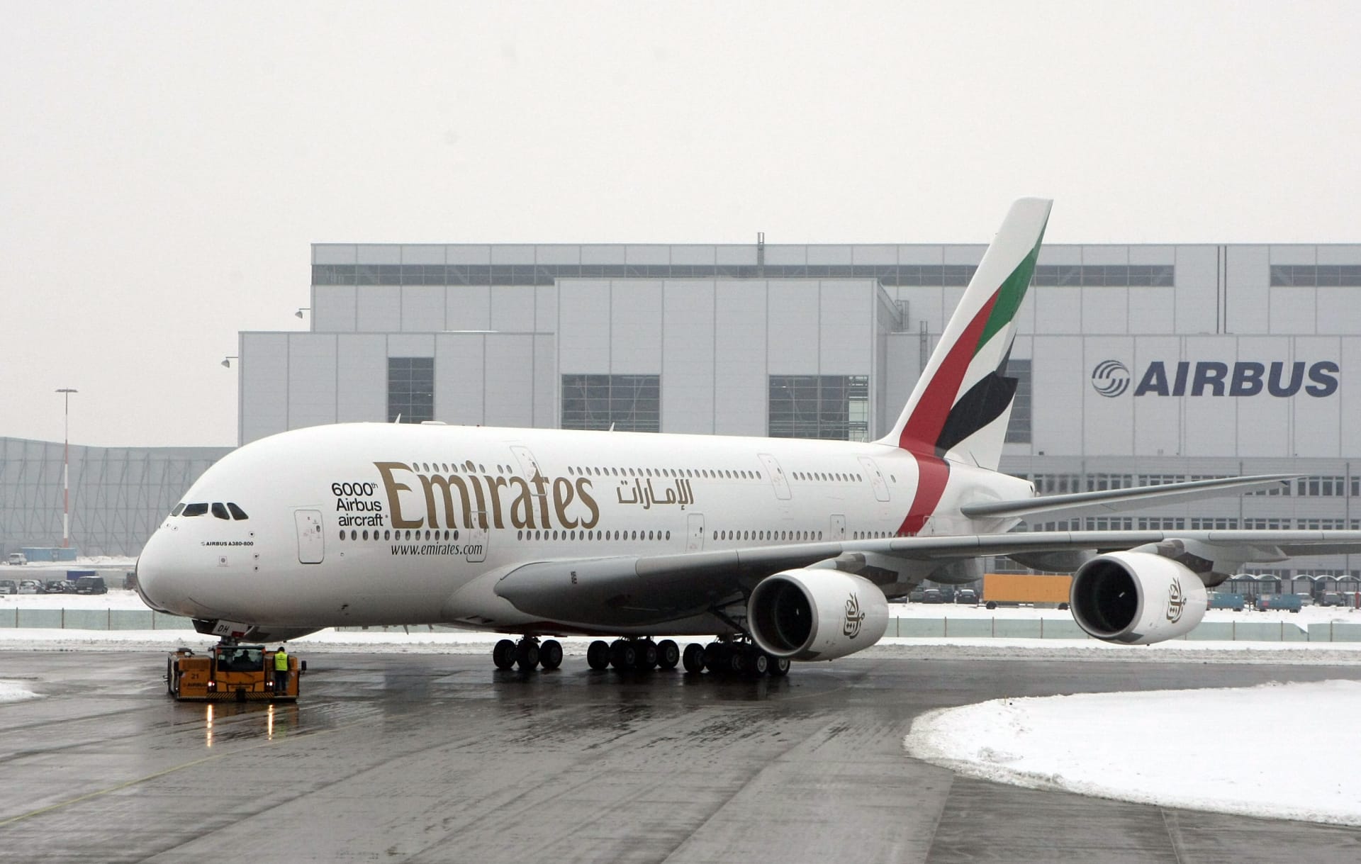 طيران الإمارات تنفي تسريح طيار تونسي لرفضه السفر إلى تل أبيب
