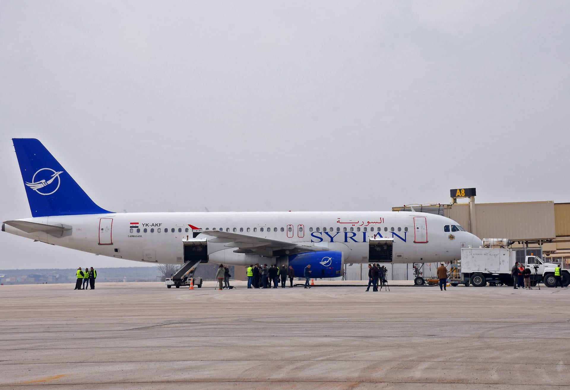 شركة طيران خاضعة لعقوبات تحرك أول رحلة دولية لحلب منذ ما يقرب من عقد من الزمان