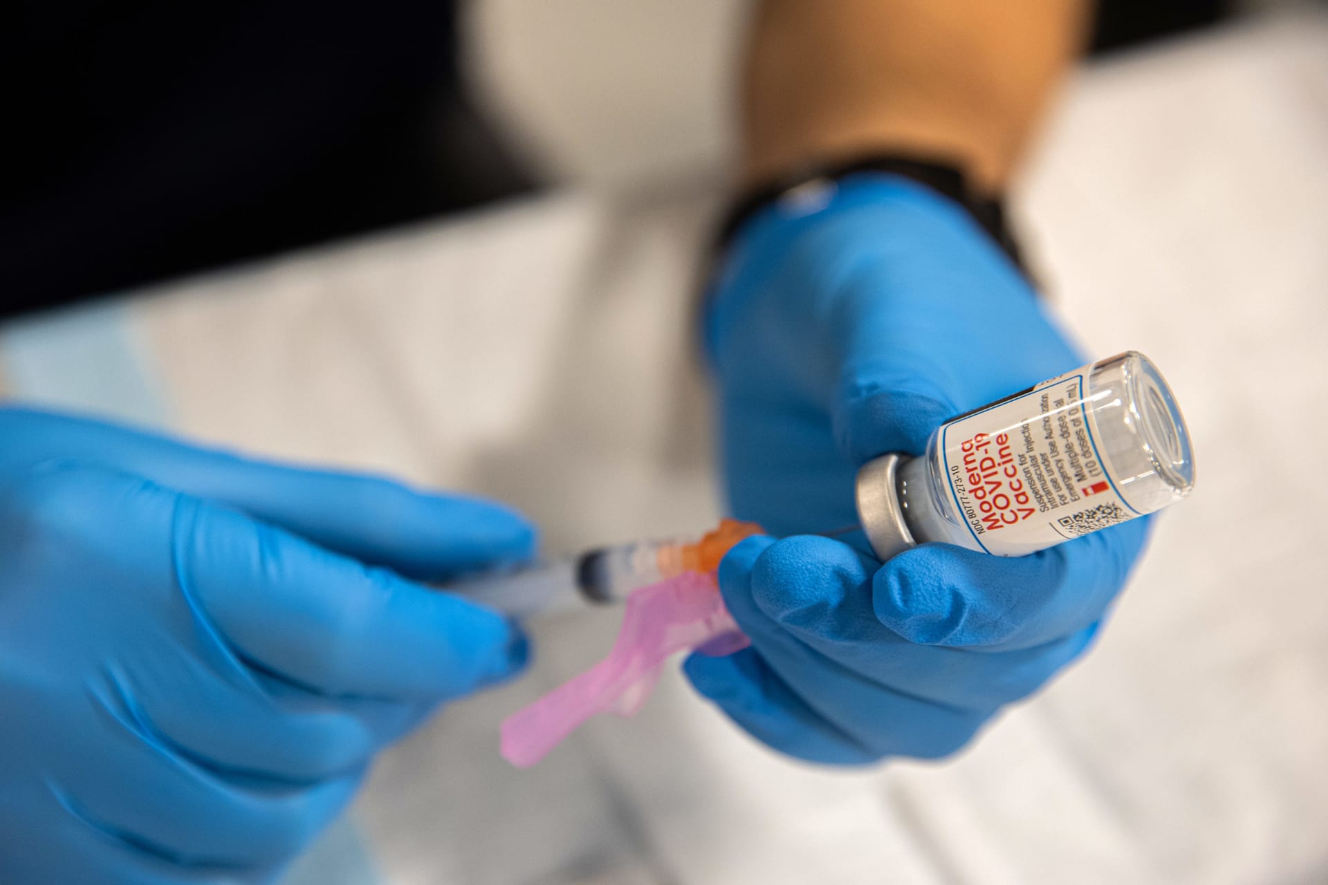 ردود الفعل التحسسية الشديدة للقاح كورونا من "مودرنا" نادرة