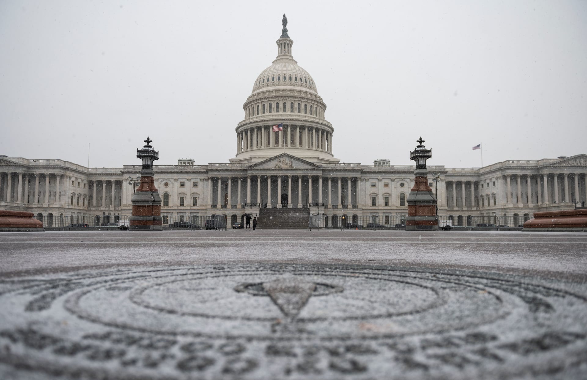الكونغرس يوافق على خطة الموازنة في خطوة تساعد الديمقراطيين بتمرير حزمة إغاثة بايدن