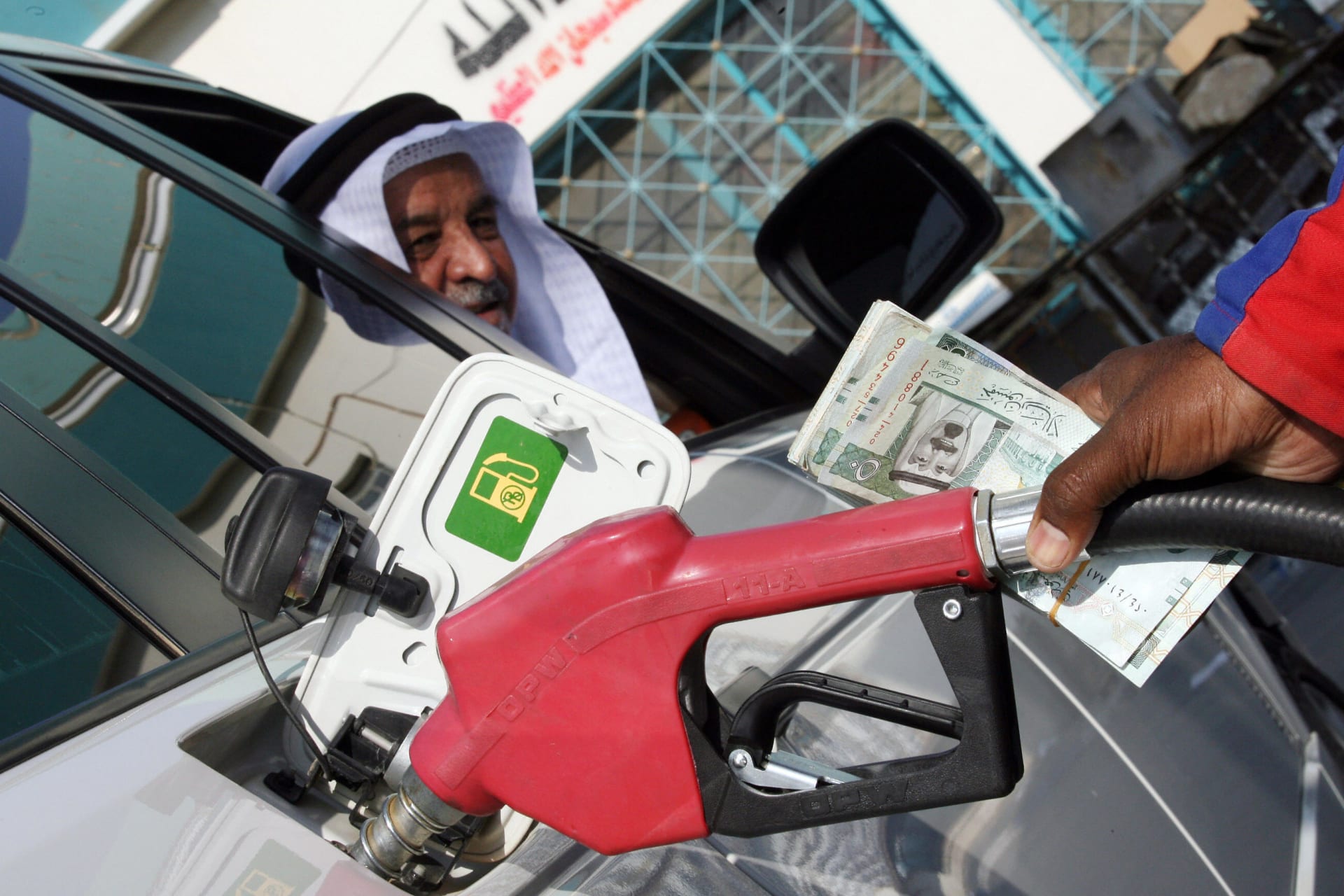 السعودية.. أرامكو تعلن أسعار البنزين الجديدة لشهر فبراير