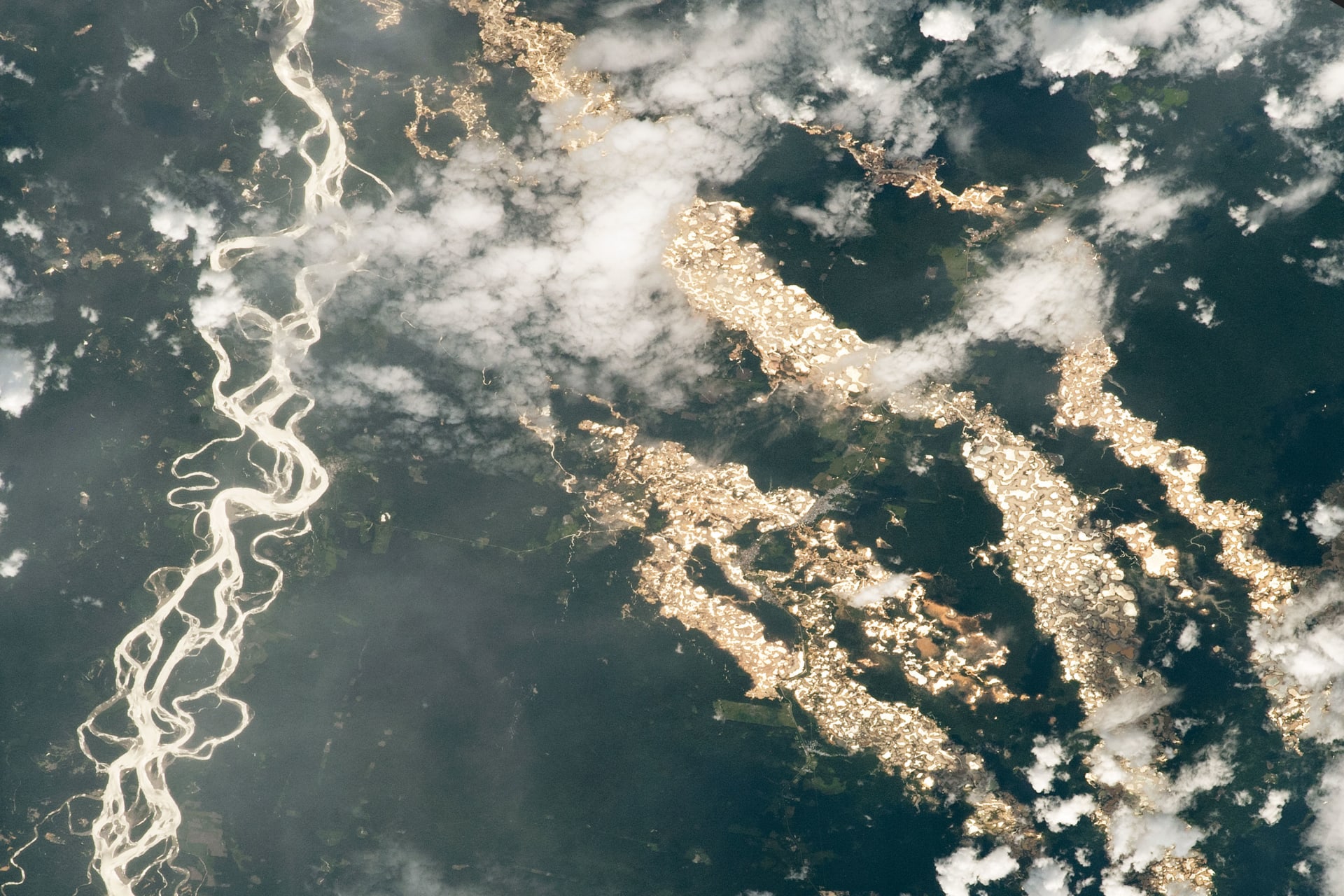 "ناسا" توثق أنهارا من "ذهب" في غابات الأمازون وهذه هي الحقيقة ورائها