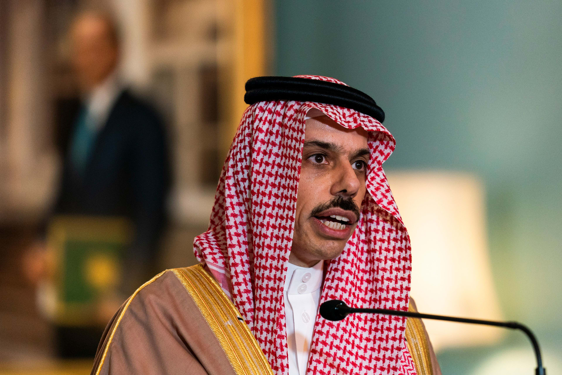 وزير الخارجية السعودي يتلقى اتصالا هاتفيًا من نظيره الأمريكي