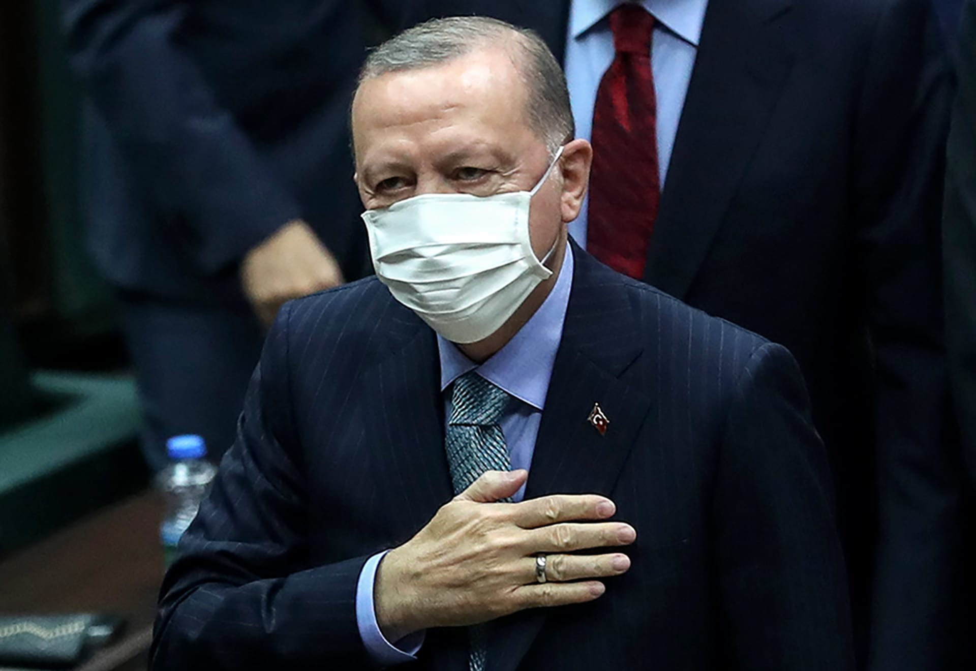 أردوغان يعزي رئيس وقف الحاخامية اليهودية في تركيا بعد وفاة والدته