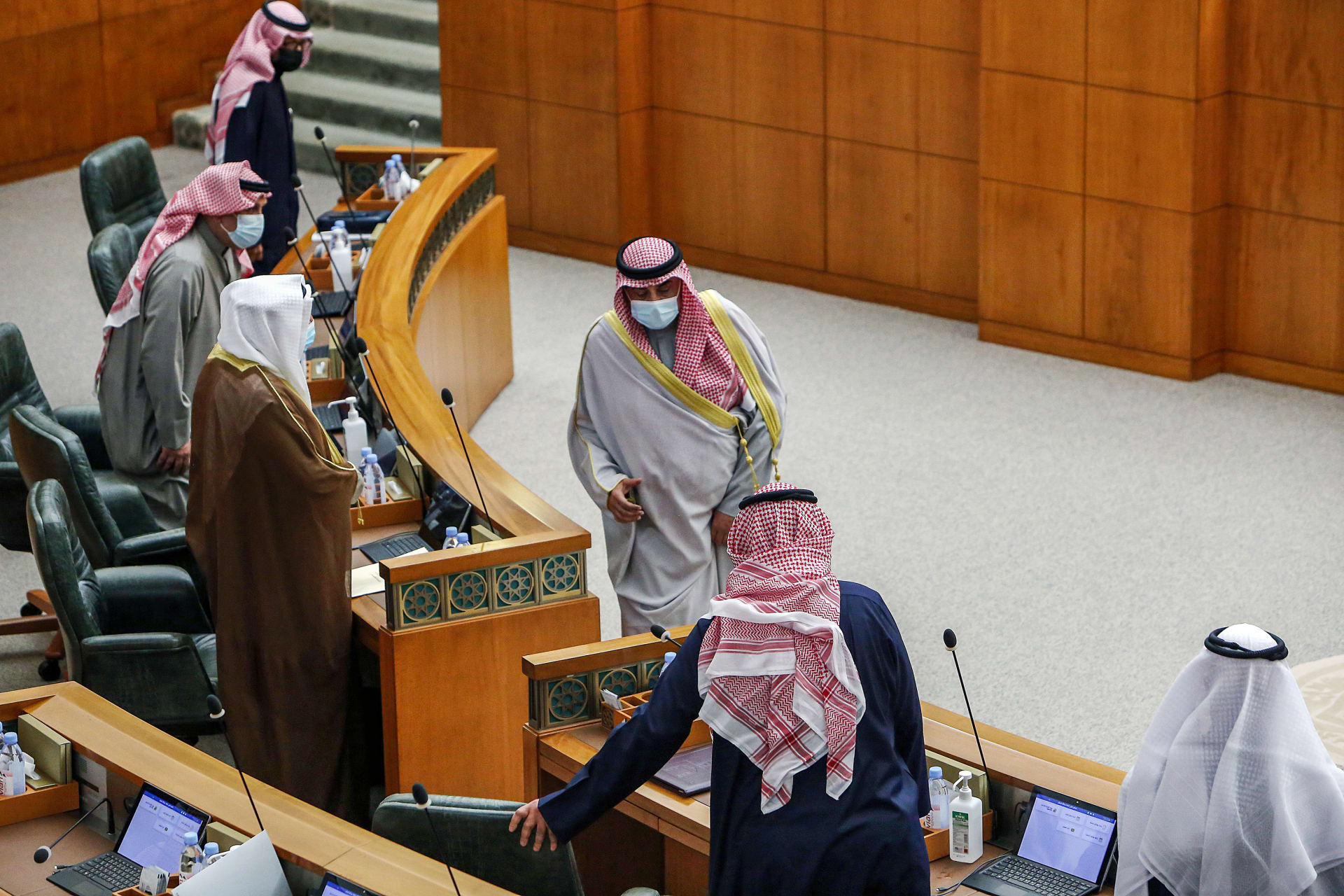 توجيه بسحب بلاغات ضد أعضاء بمجلس الامة الكويتي خالفوا إجراءات كورونا
