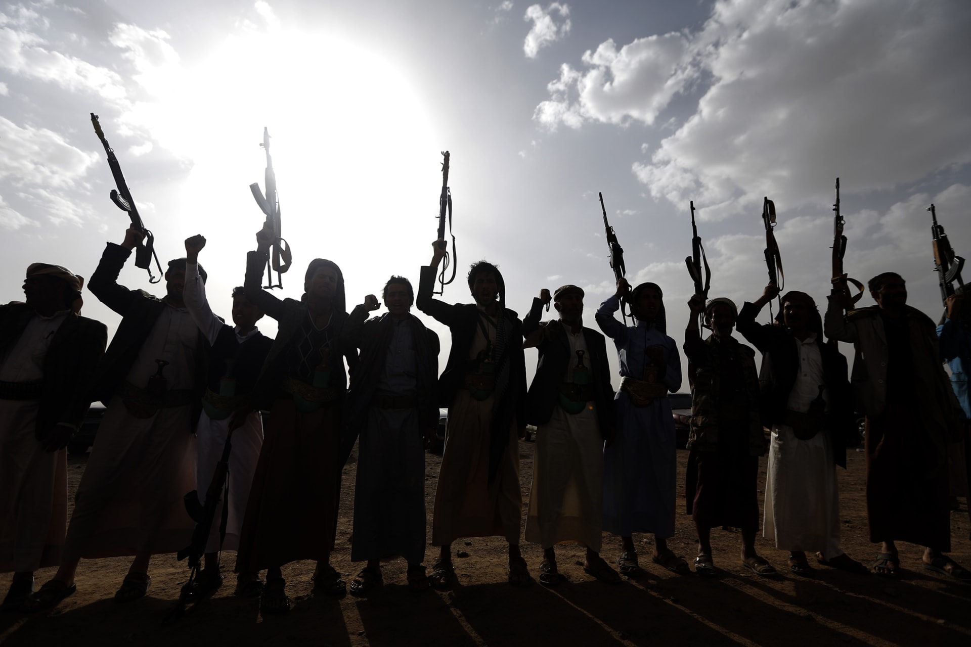 الحوثيون يقيمون تشييعا حاشدا لـ"قتيل سعودي" حارب معهم ويصفونه بـ"المجاهد"