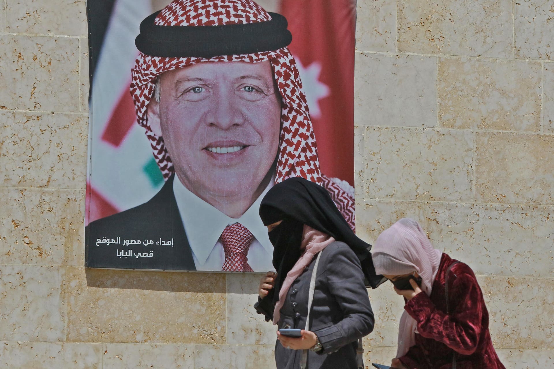العاهل الأردني يؤكد أهمية الموازنة بين مواجهة كورونا وتخفيف حدة إجراءات الحظر