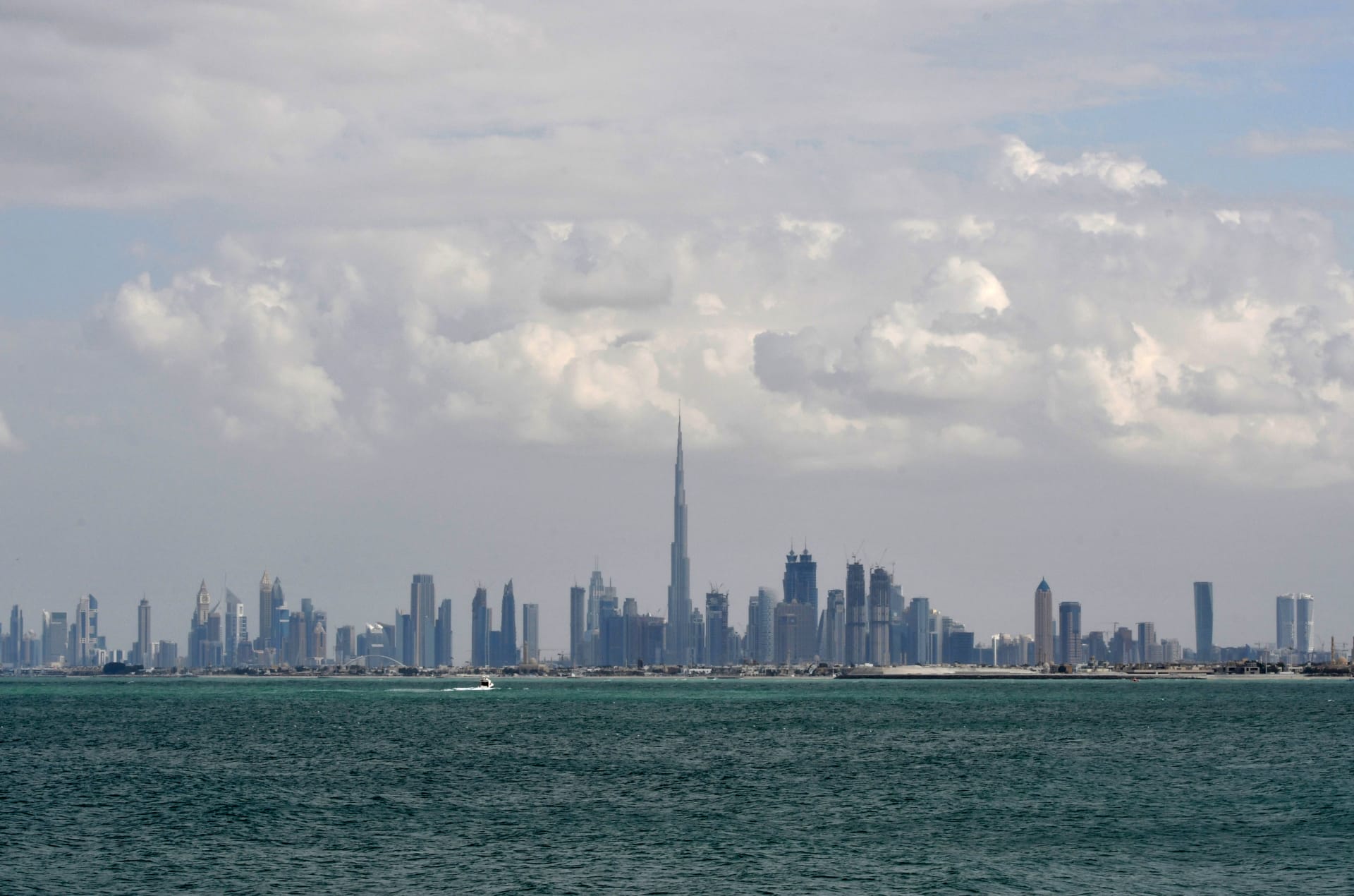 دبي تنفي إصدار تصاريح للمقامرة: شائعات لا أساس لها من الصحة