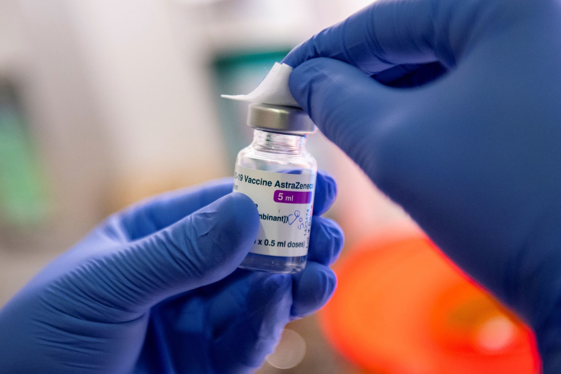 الاتحاد الأوروبي يقاضي شركة "أسترازينيكا" بعد تأخرها في تسليم اللقاح