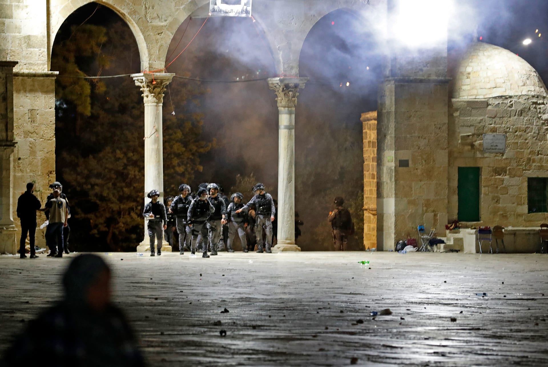 تجدد المواجهات بالقدس بين فلسطينيين والشرطة الإسرائيلية في نطاق المسجد الأقصى