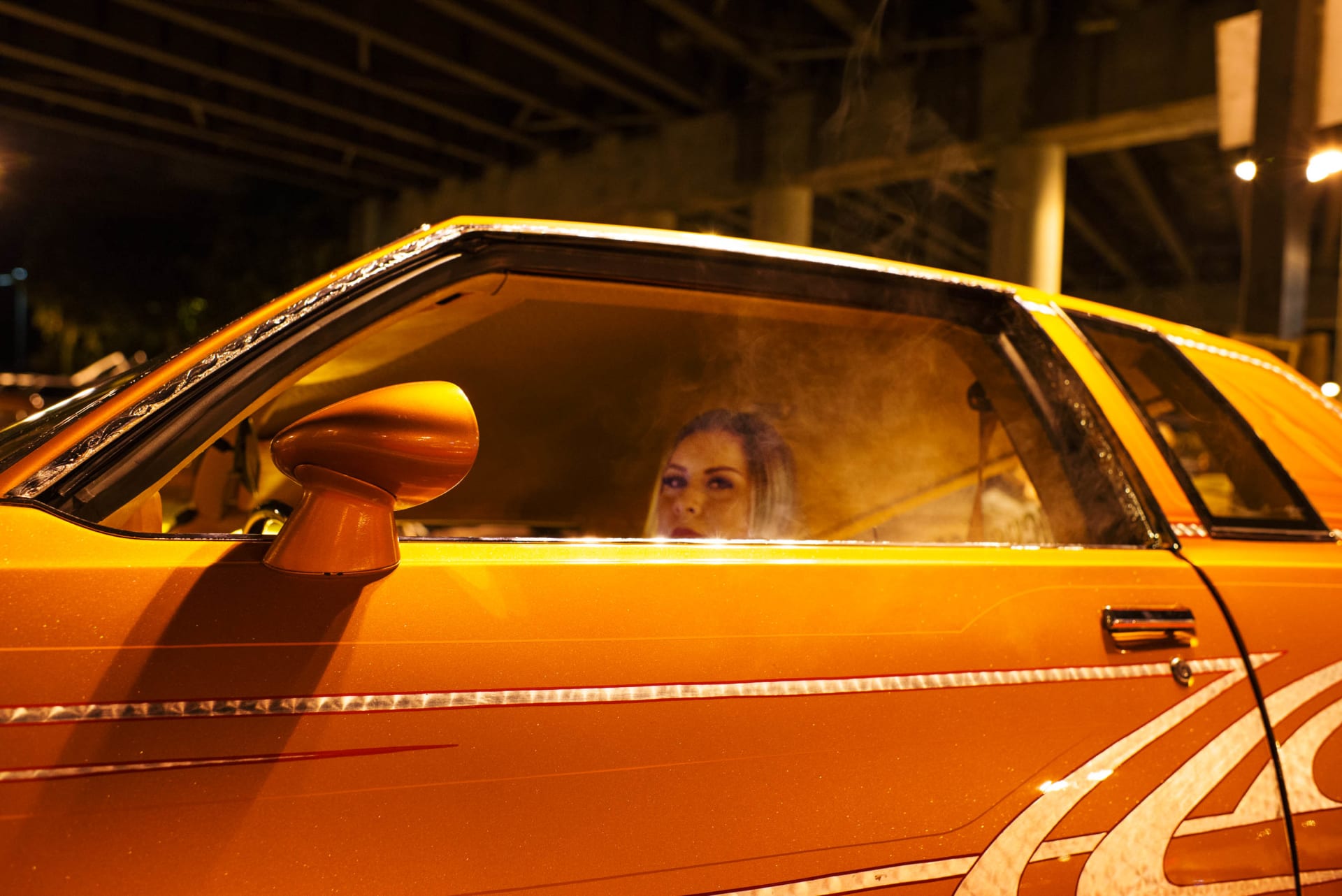 مركبات مبهرة ونساء قويات.. تظهر هذه الصور تقليداً لركوب السيارات المنخفضة في لوس أنجلوس