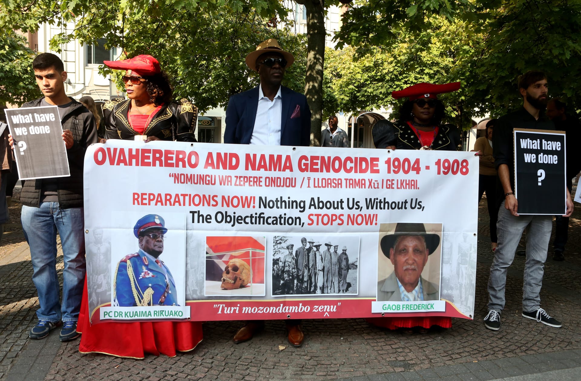 حضور وفد ناميبيا مراسم إعادة جماجم ناميبيا من الحملة القاتلة التي شنتها الإمبراطورية الألمانية في 1904-1908