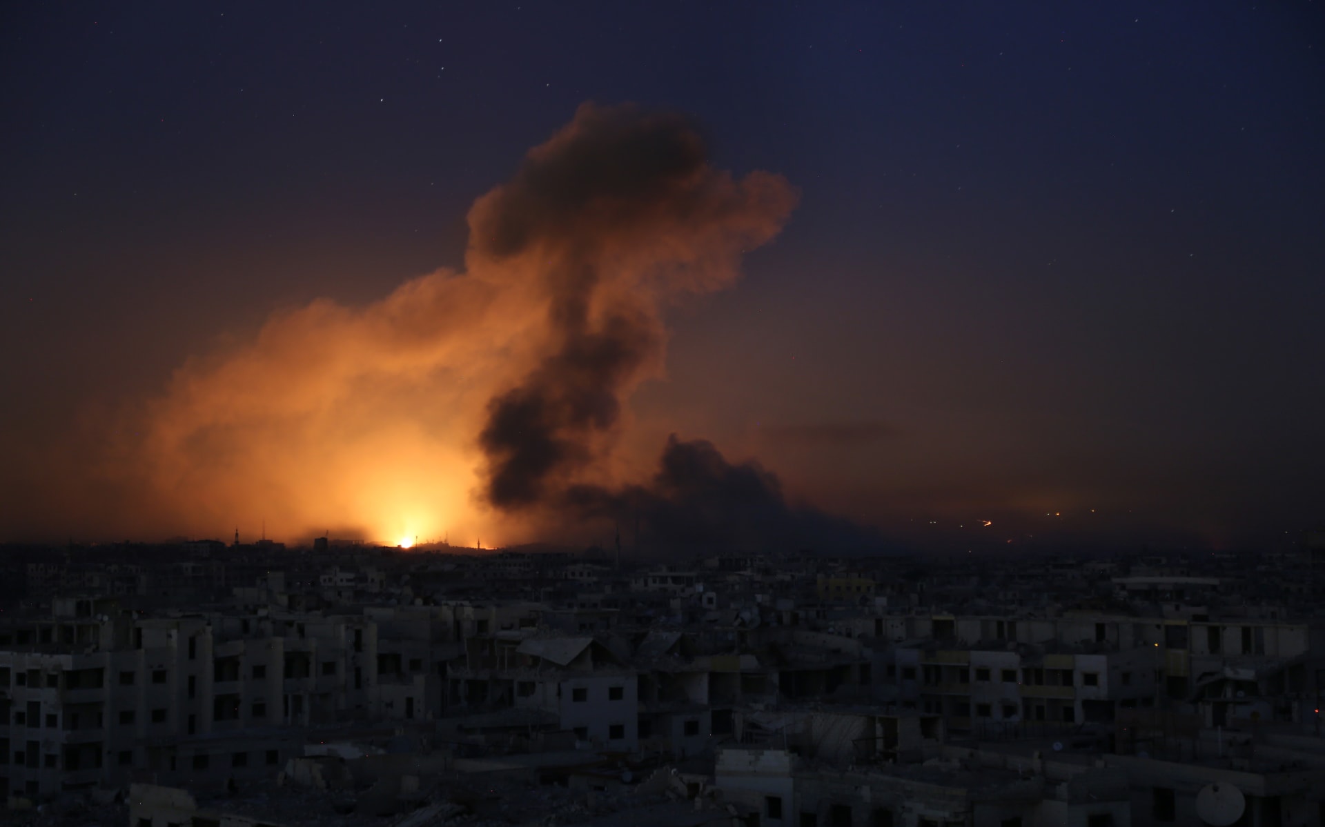إسرائيل تقصف سوريا.. وسماع دوي انفجارات في دمشق