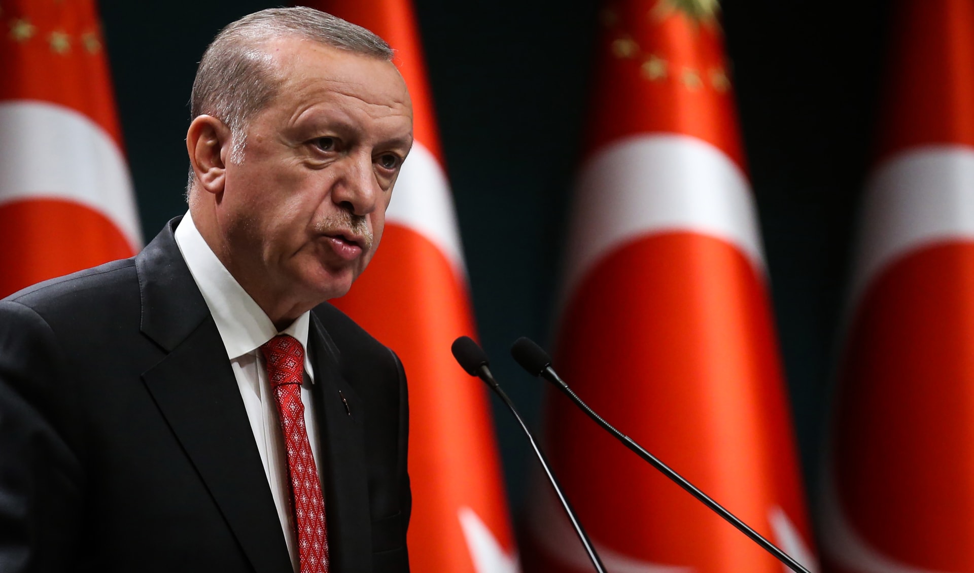أردوغان يسعى لاعتراف دولي بـ"قبرص التركية".. ومقاتلاته ترسم الهلال والنجمة في سمائها