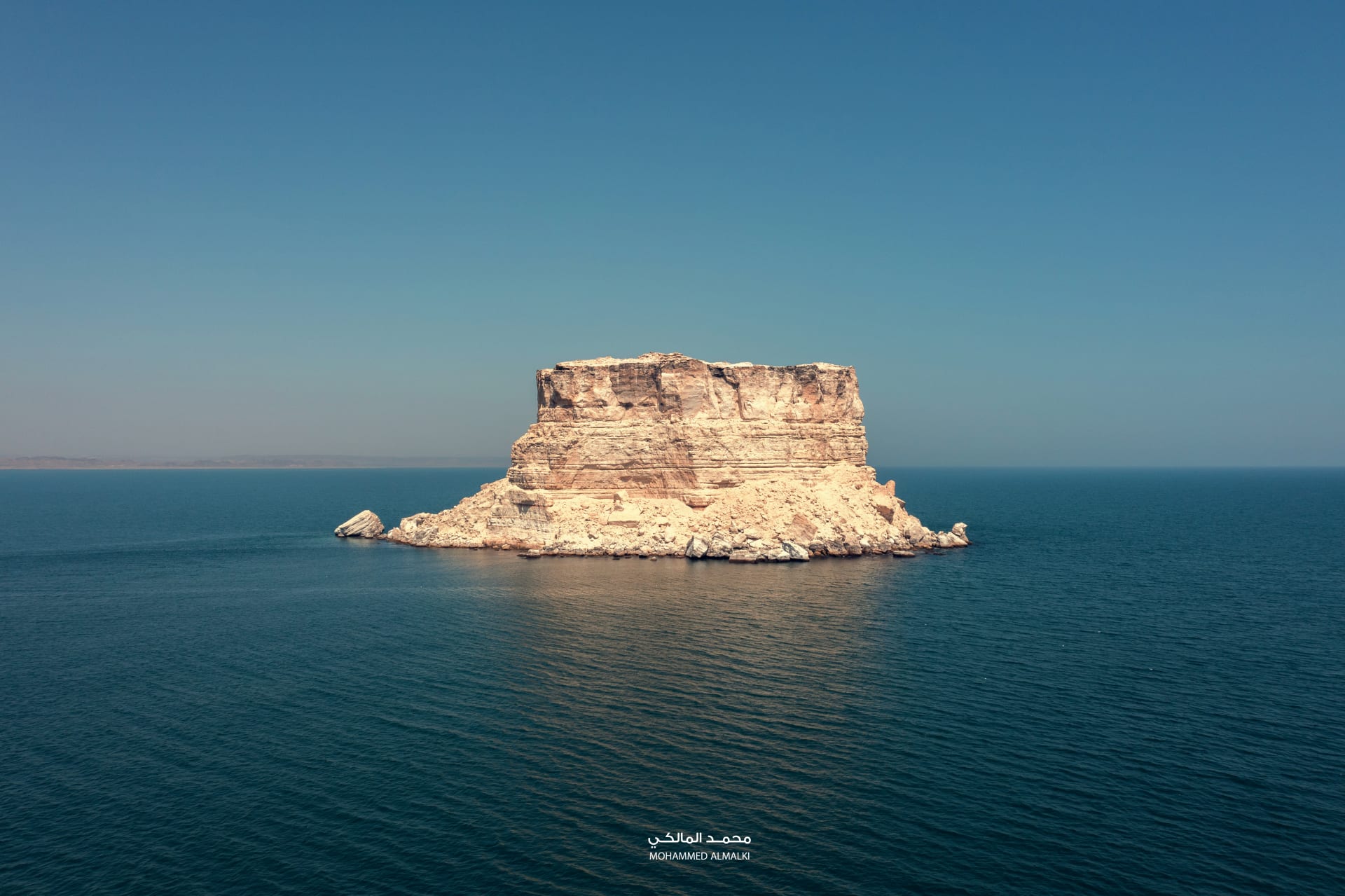 صخرة حمر في سلطنة عمان