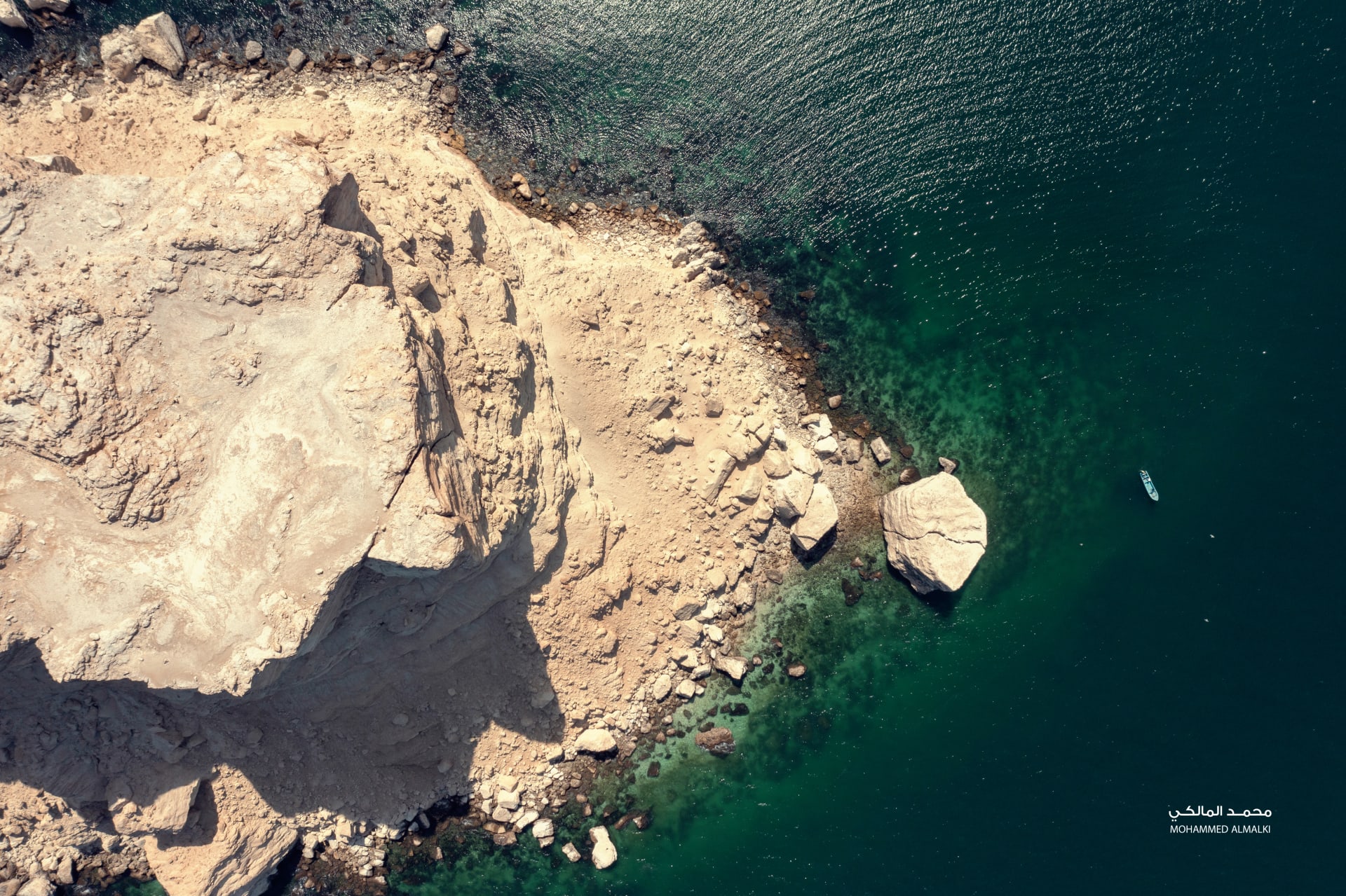 صخرة حمر في سلطنة عمان