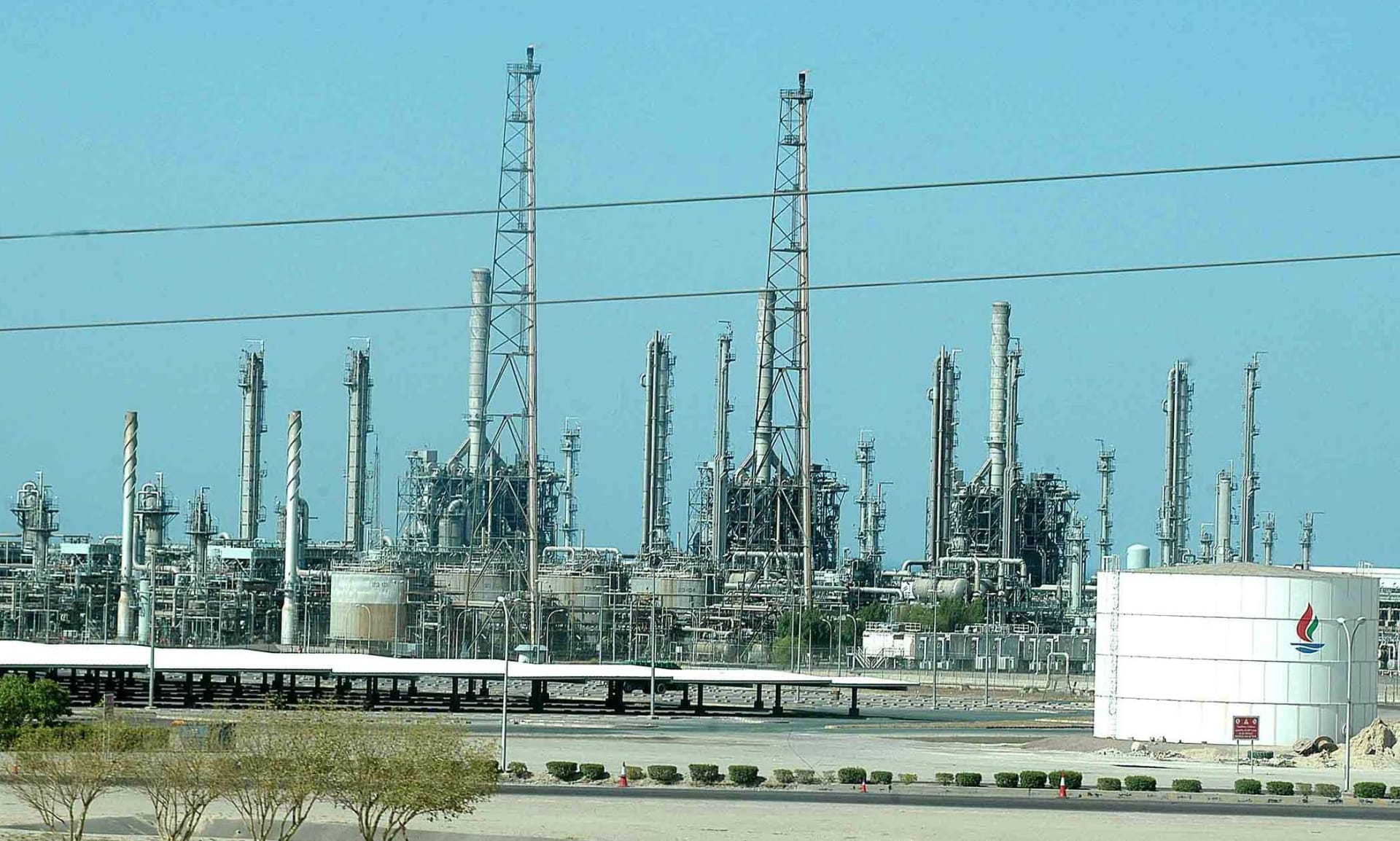 نظرة عامة تظهر مصفاة النفط الرئيسية في الكويت في الأحمدي 1 أغسطس 2005.