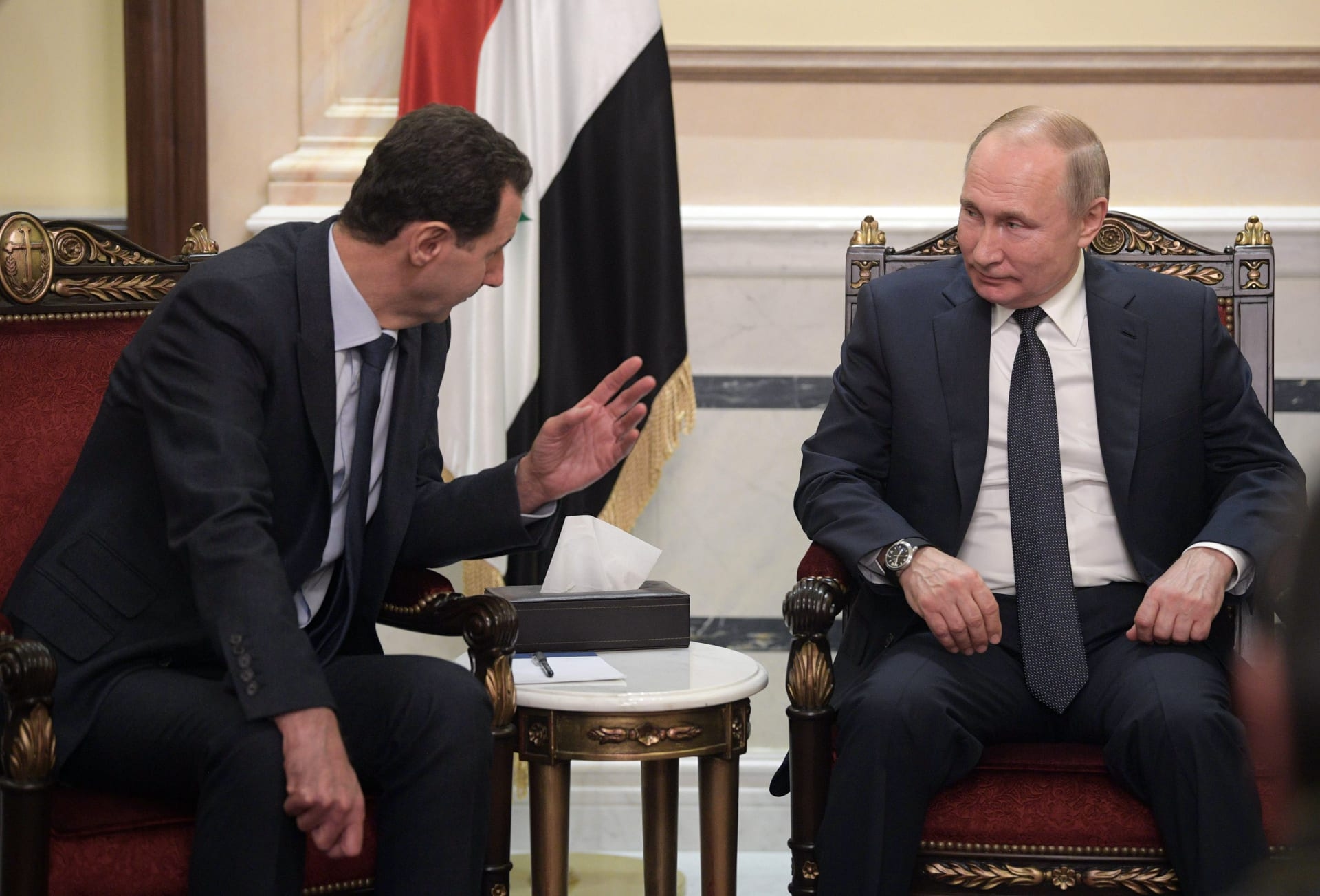 بعد ساعات من لقاء بشار الأسد.. بوتين يعزل نفسه بسبب إصابات كورونا في دائرته