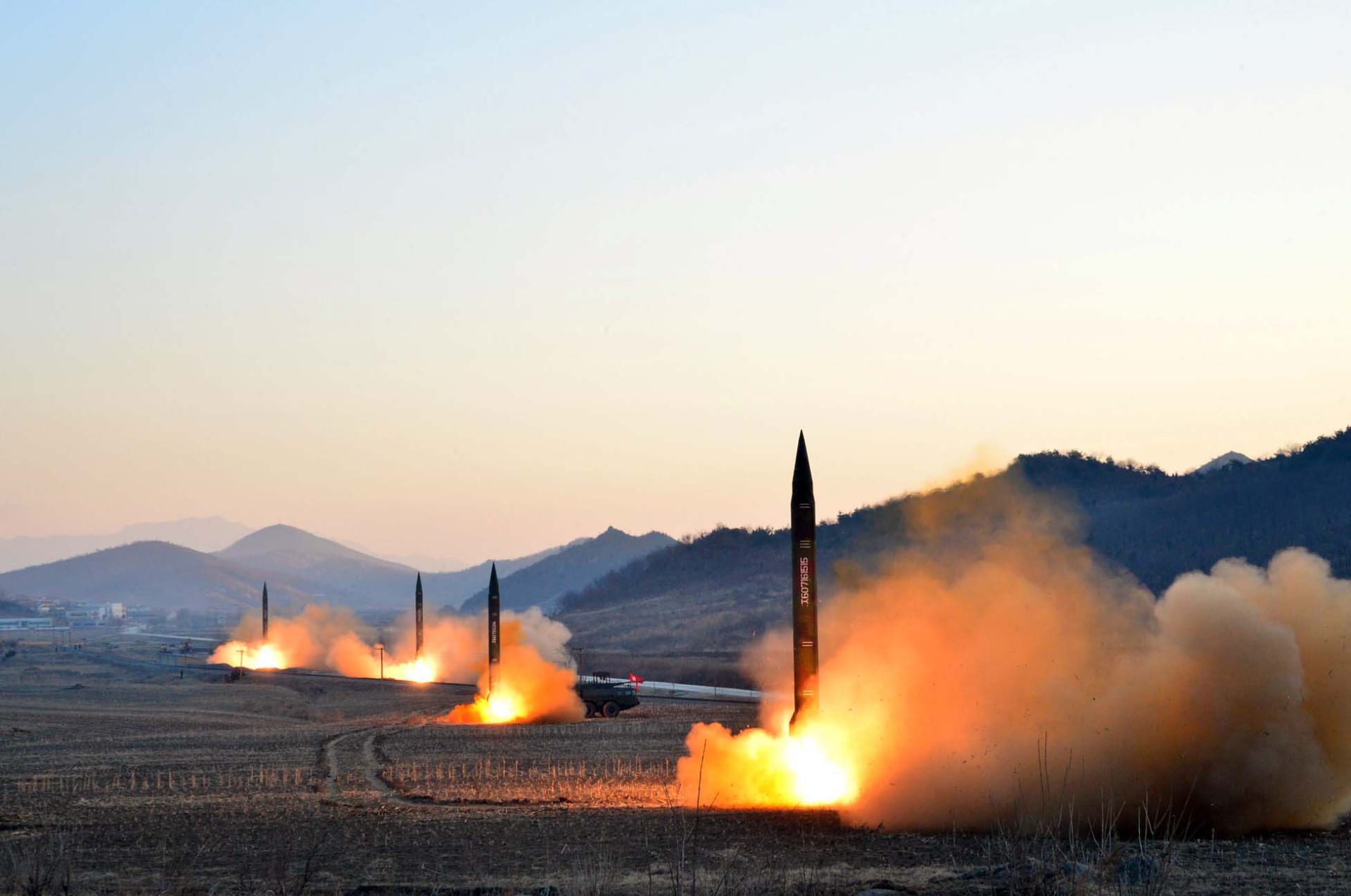 صورة إطلاق صاروخي غير مؤرخة نشرتها وكالة الأنباء المركزية الكورية الشمالية في 7 مارس 2017