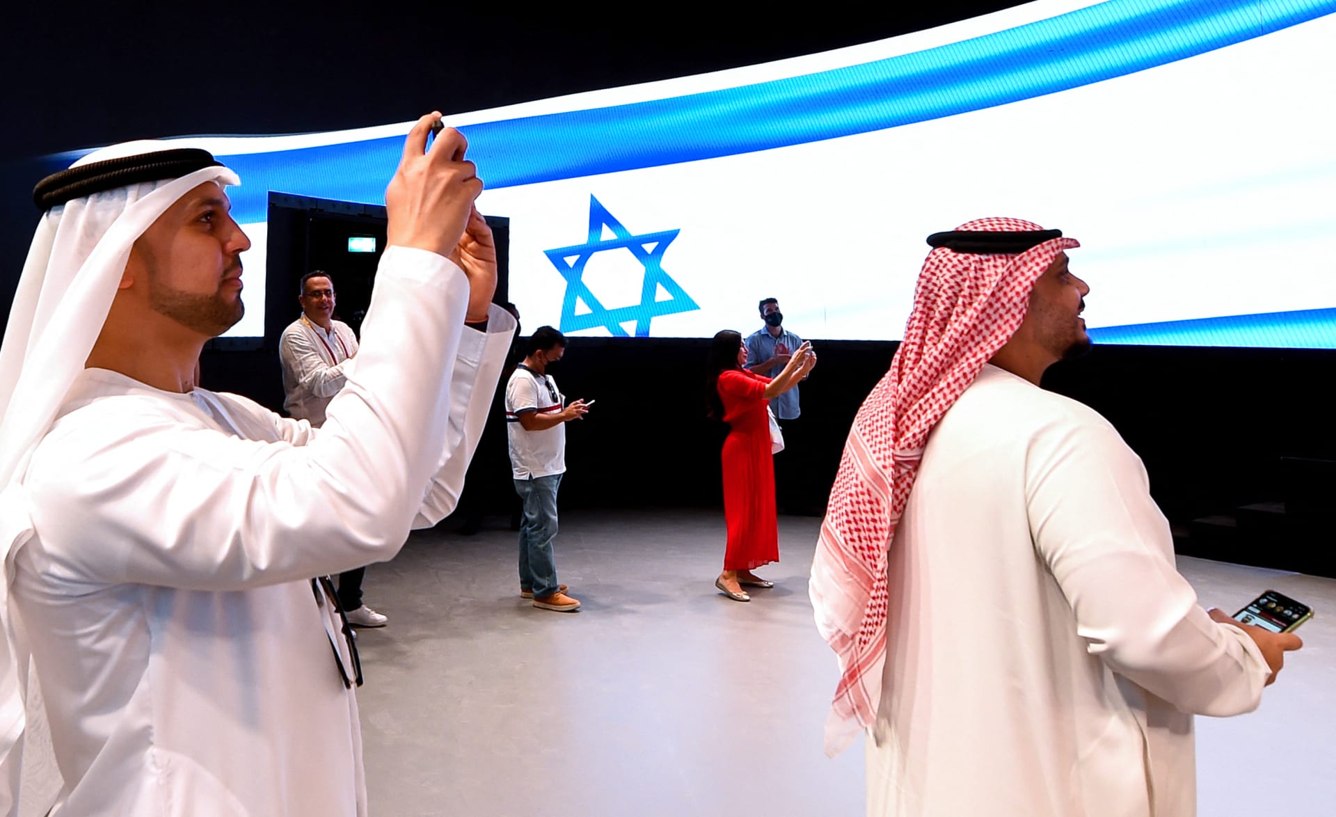 زوار لجناح إسرائيل في معرض اكسبو 2020 دبي 
