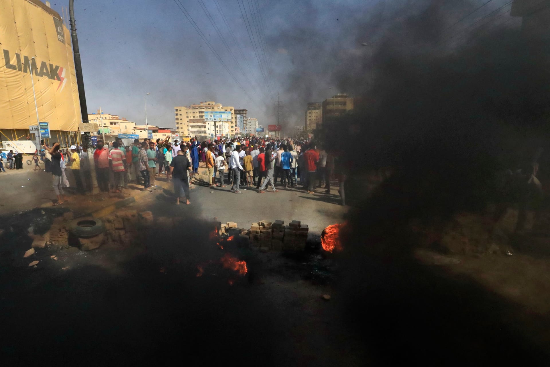 أمريكا وبريطانيا وفرنسا تدين انقلاب السودان وتطالب بالإفراج عن حمدوك والمسؤولين المدنيين