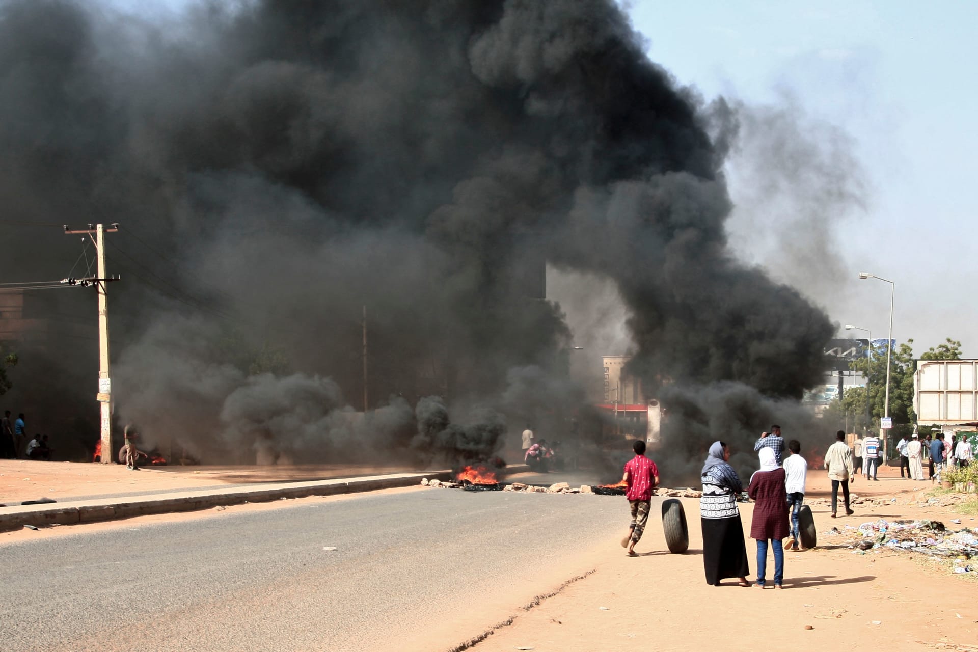 السودان.. القوى المدنية تدعو إلى عصيان مدني لمواجهة الانقلاب العسكري