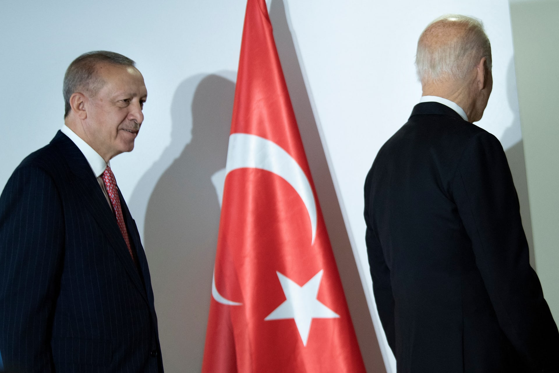 قبل لقاء أردوغان.. مسؤول أمريكي يكشف تحذير بايدن للرئيس التركي