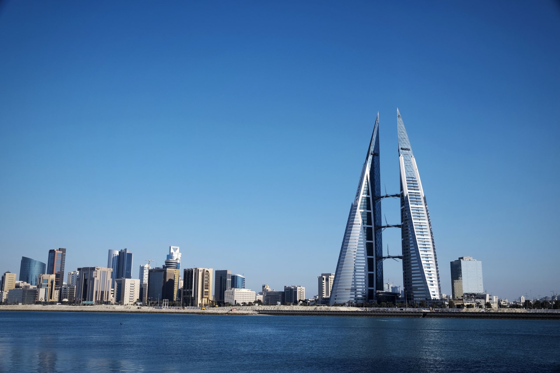 البحرين تدعو مواطنيها لمغادرة لبنان فورا وعدم السفر إليه