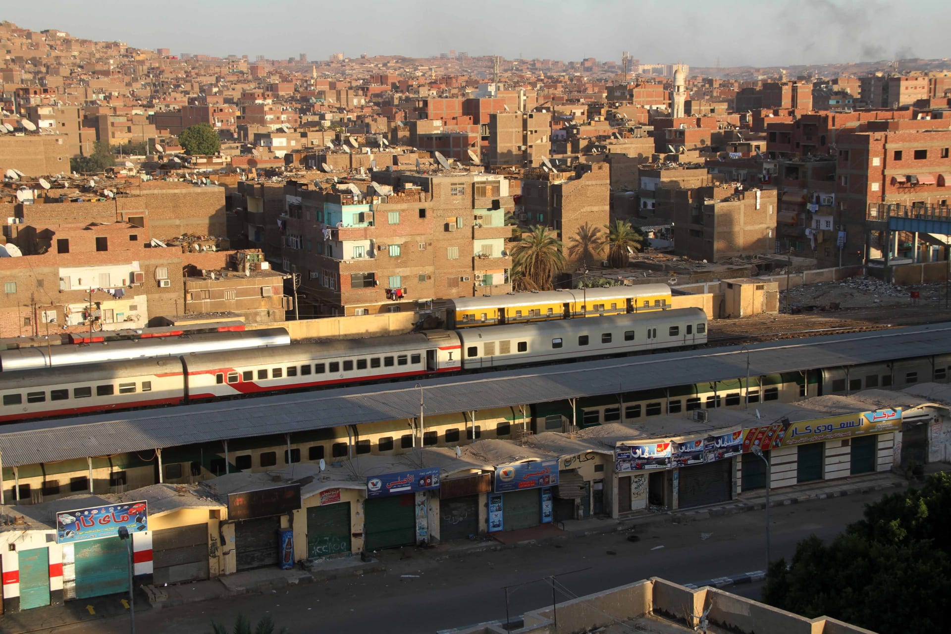 محطة القطار في مدينة أسوان المصرية 