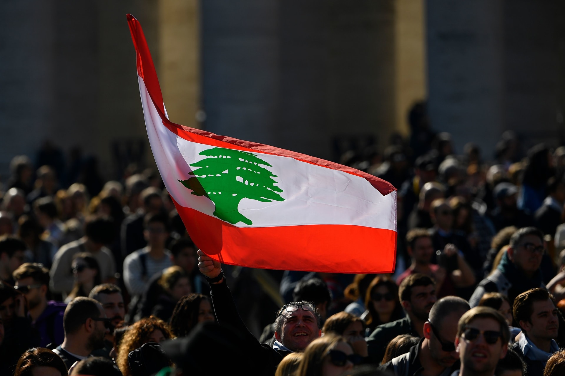 العلم اللبناني 