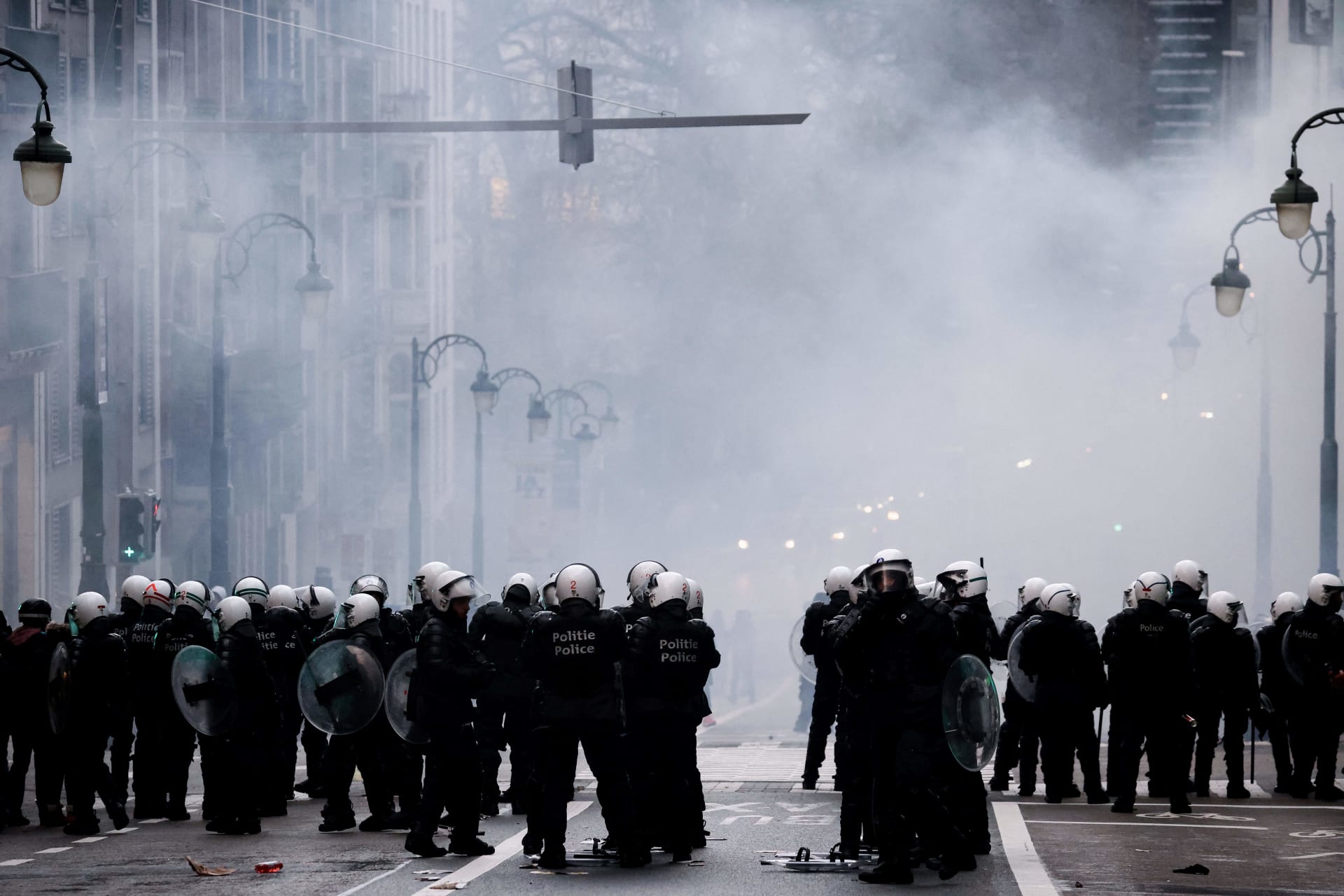 اشتباكات بين الشرطة ومحتجين على تدابير فيروس كورونا في بلجيكا