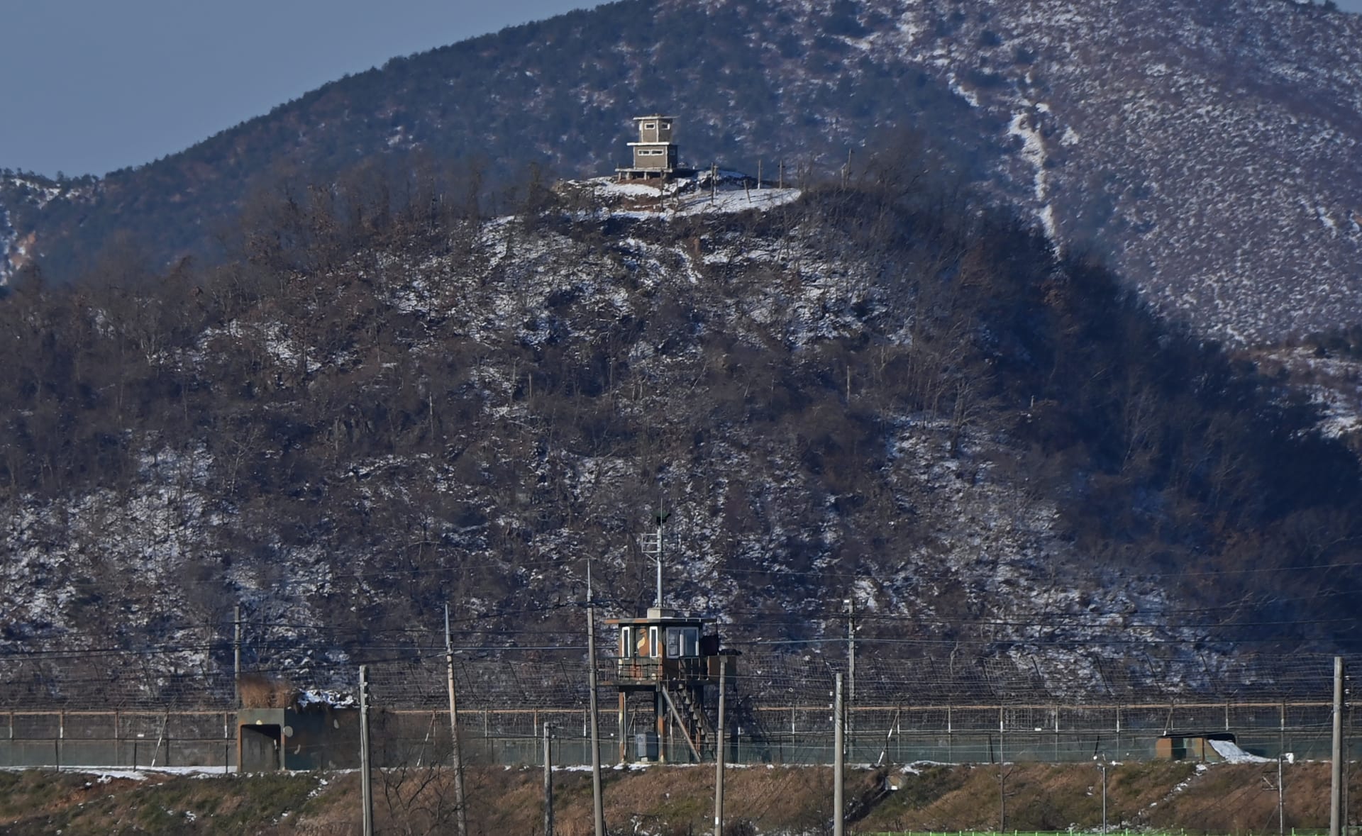 حادثة نادرة.. مجهول يعبر الحدود العسكرية من كوريا الجنوبية إلى كوريا الشمالية